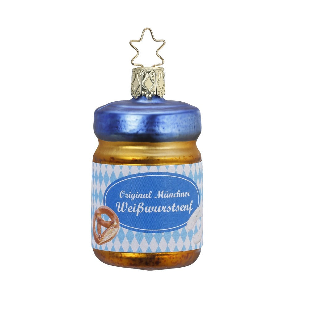 Christbaumschmuck in Form eines Senfglases mit goldgelbem Inhalt, aus mundgeblasenem, verspiegeltem Glas.