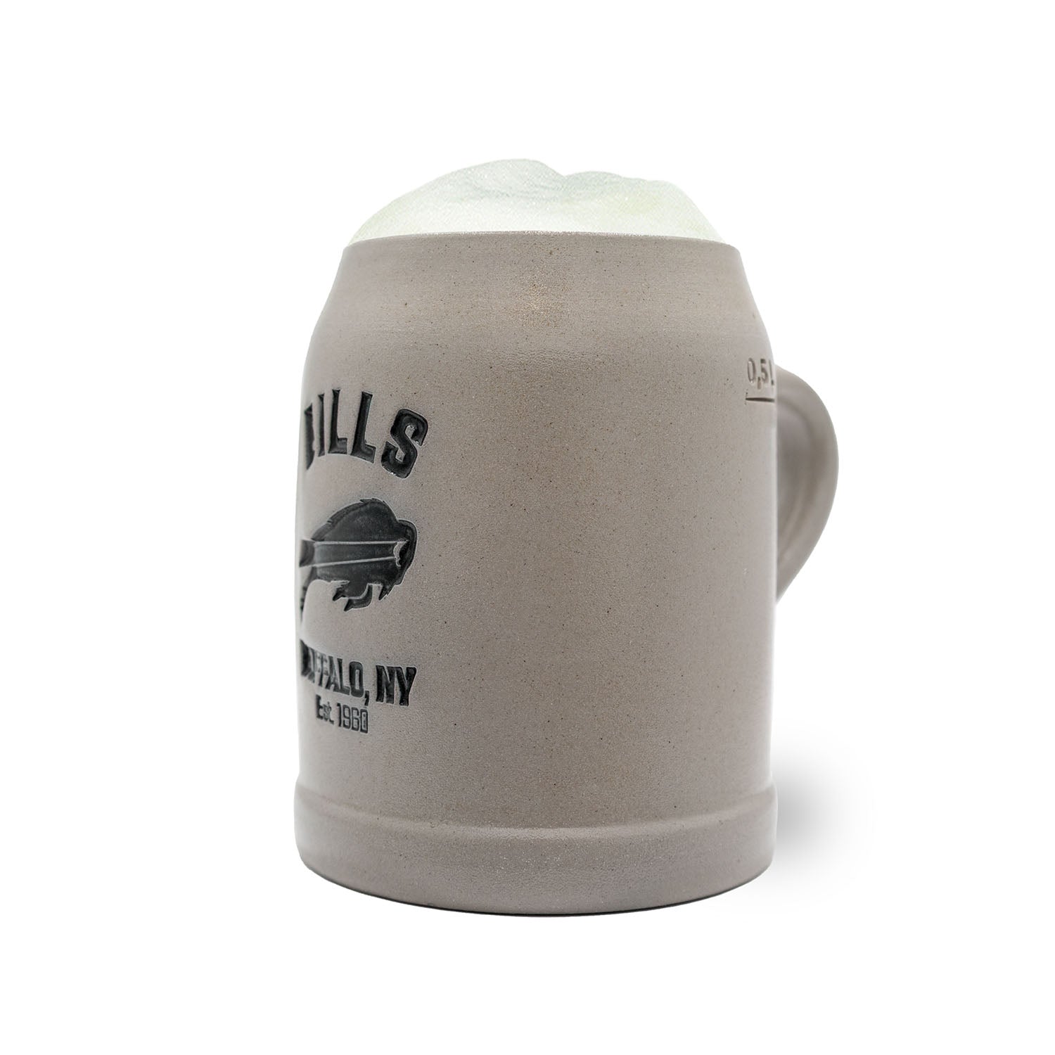 Steinfarbener Bierkrug aus Keramik mit Buffalo-Bills-Logo und optional personalisierbarem Zinndeckel, 0,5 l.