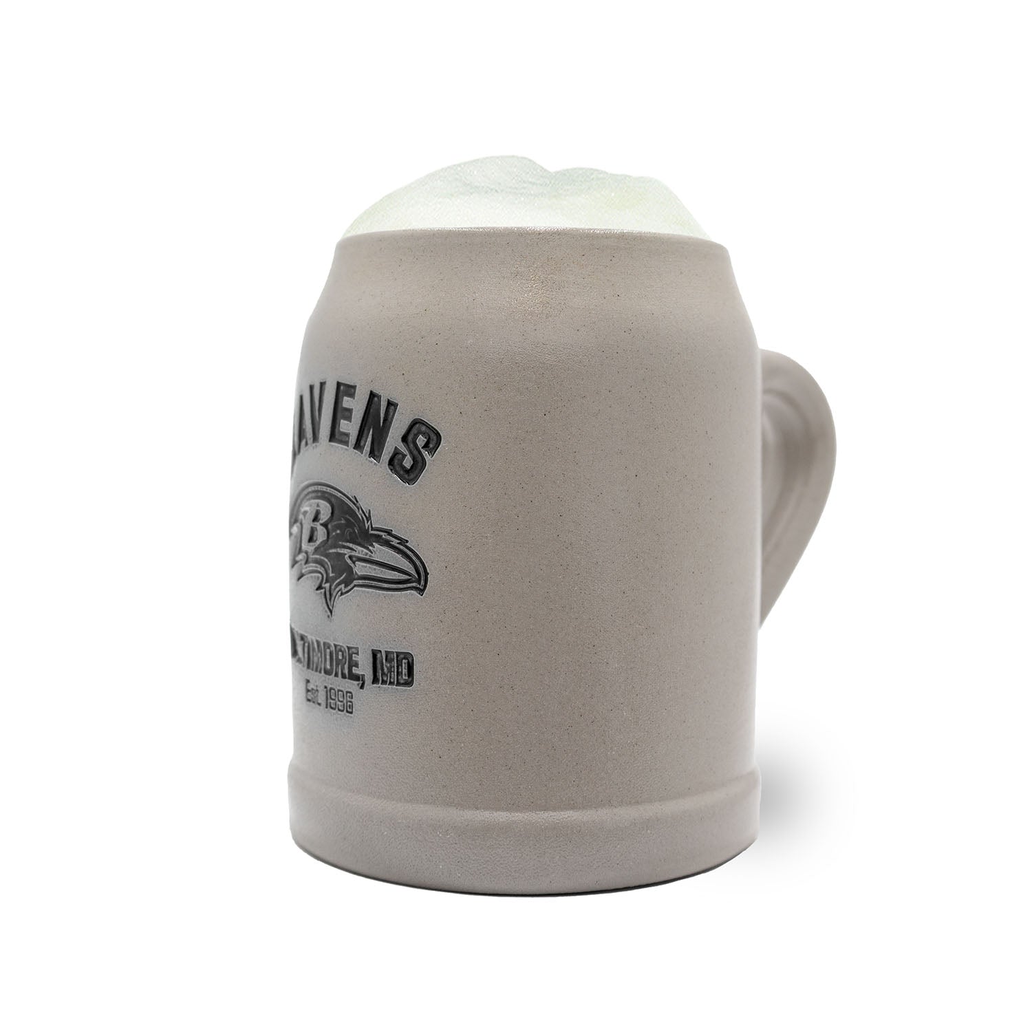 NFL Steinkrug "Baltimore Ravens" aus Keramik mit Relieflogo, rundem Zinndeckel und gravierbarem Schriftfeld, 0,5 l.