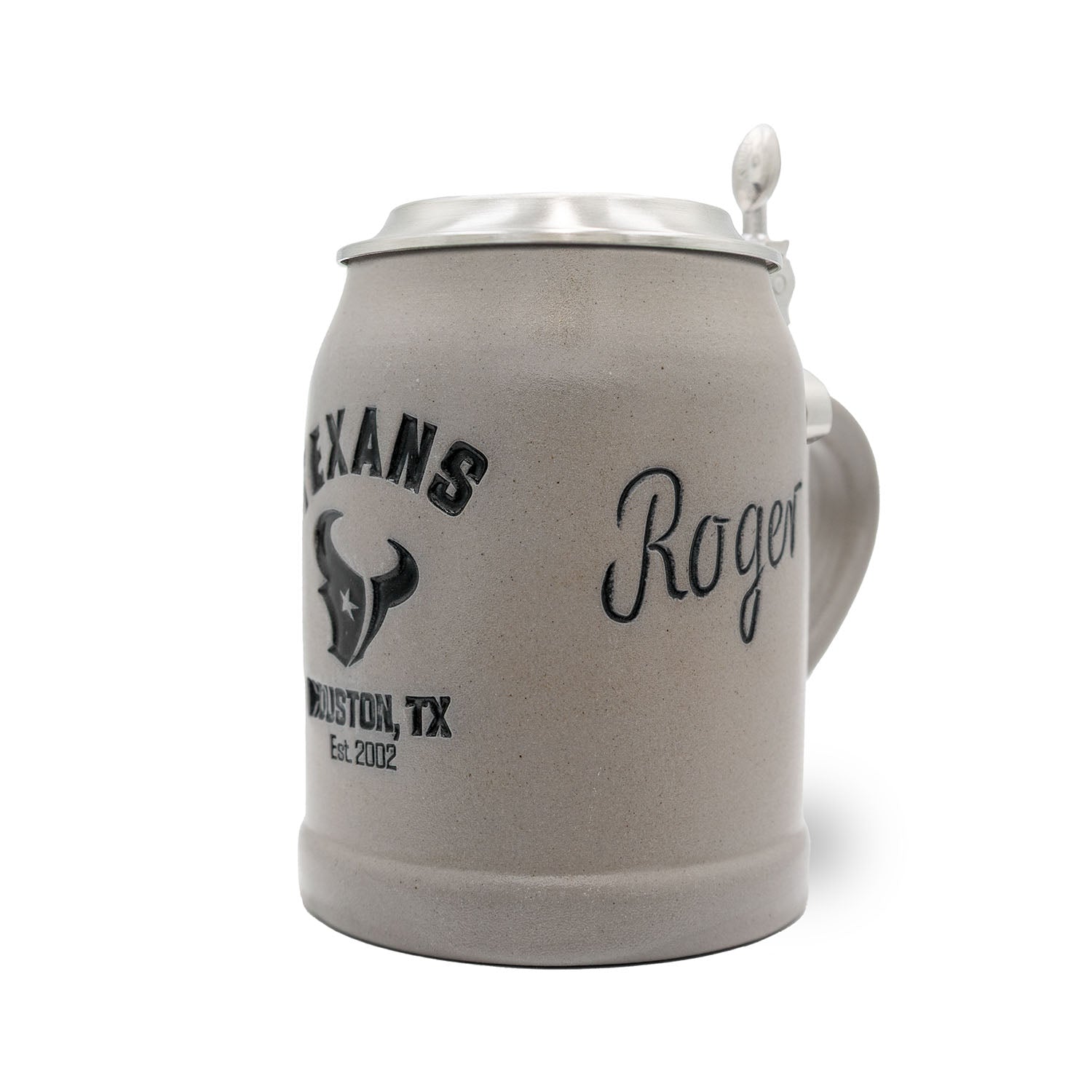 Steinkrug mit Houston Texans Logo, gravierbarem Zinndeckel, Henkel und strukturierter Oberfläche, 0,5 Liter.