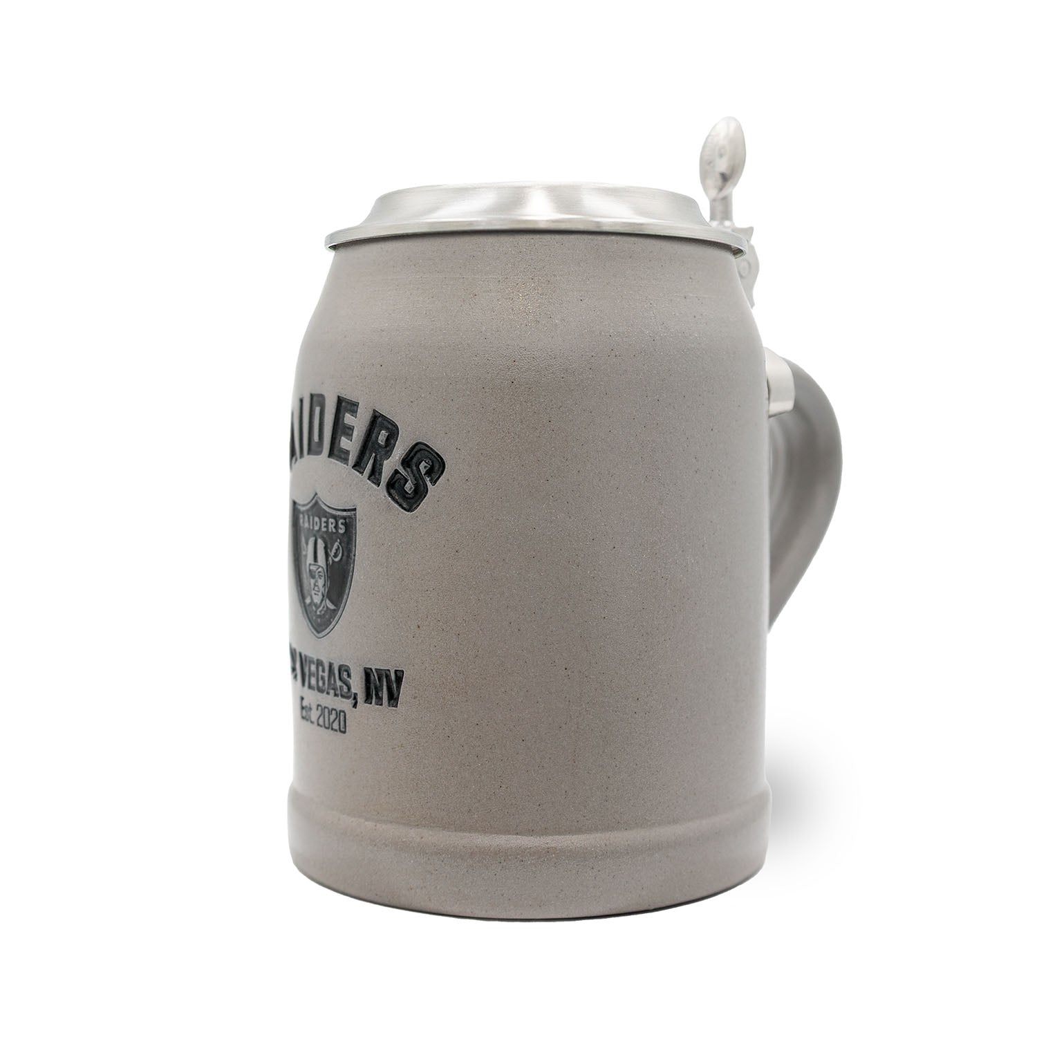 Halb-Liter-Bierkrug aus Steinzeug mit Las Vegas Raiders Logo, optionalem Zinndeckel und personalisierbarer Gravur