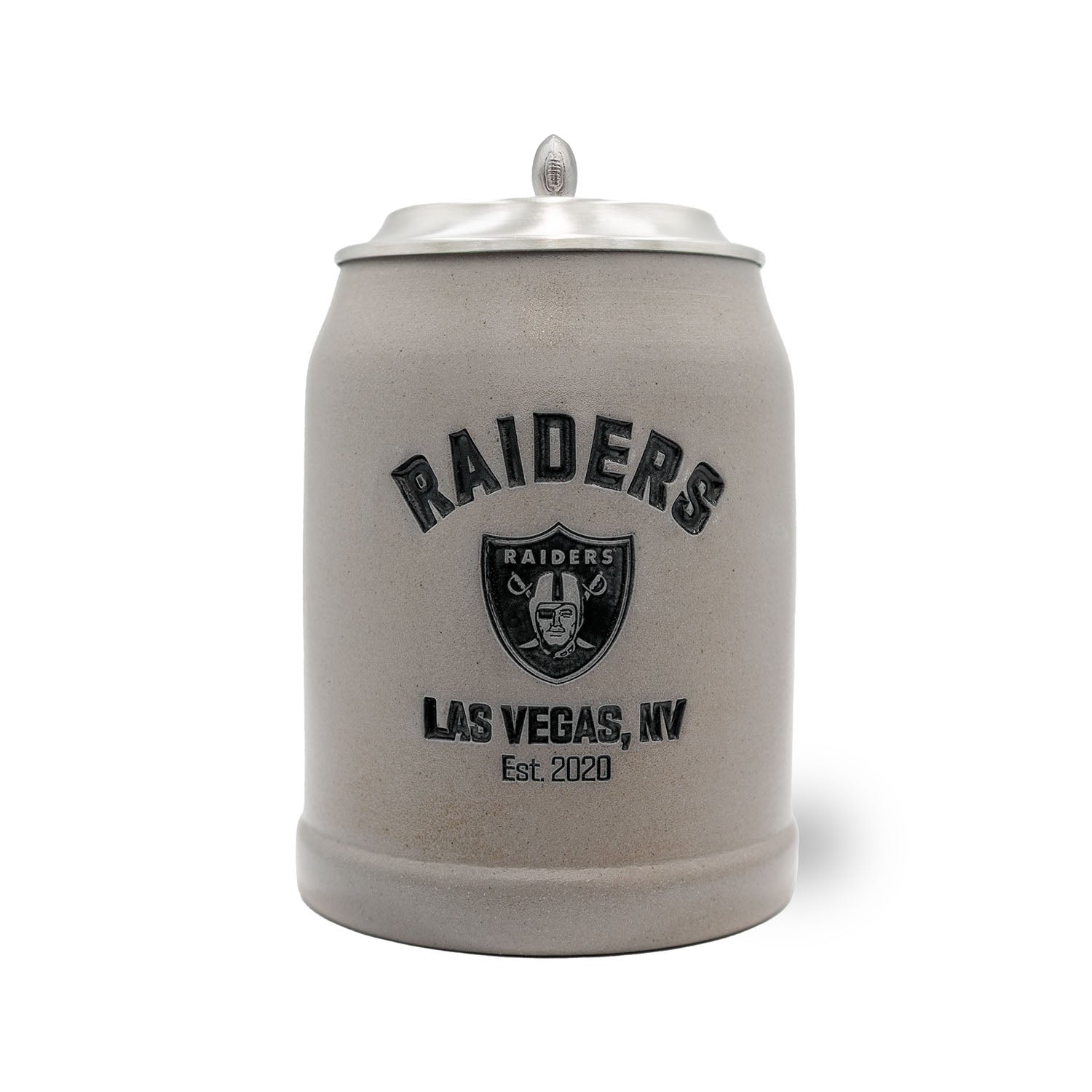 Halbglänzender Steinkrug mit „Las Vegas Raiders“-Logo, gravierbarem Zinndeckel und bauchiger Kelchform, 0,5 l Fassungsvermögen.