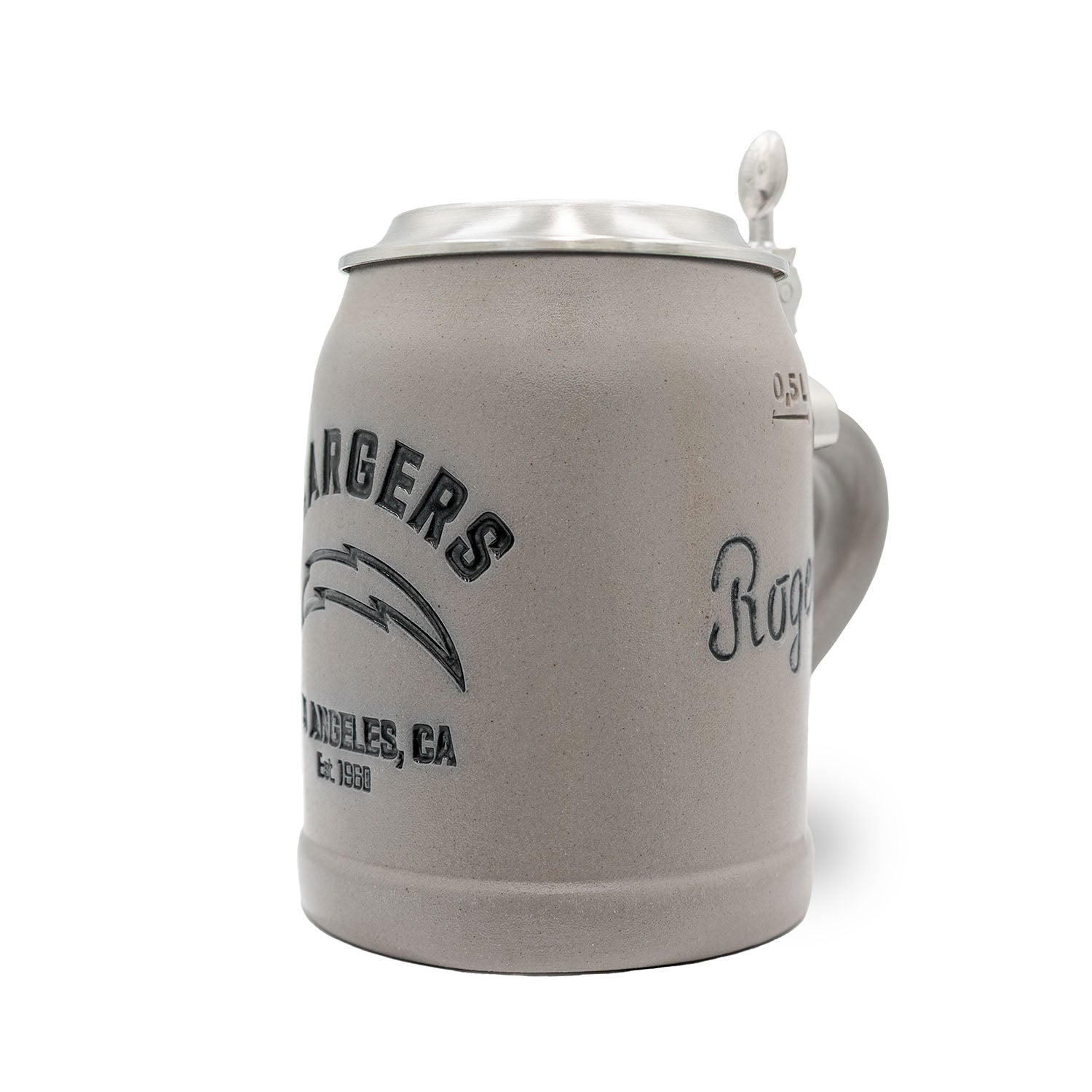 Halb-liter Steinkrug in klassischer Form mit Los Angeles Chargers-Logo, optional personalisiert, Zinndeckel gravierbar.
