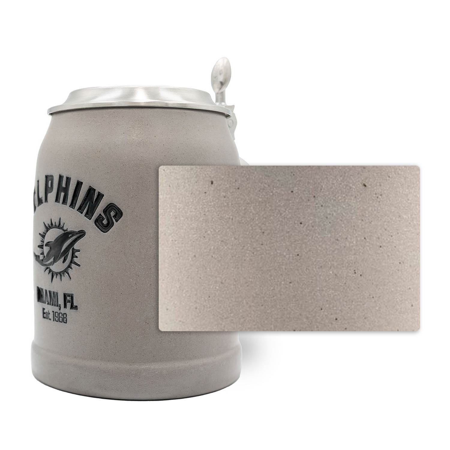 Hochwertiger Steinkrug mit Miami Dolphins Logo, graviertem Zinndeckel und geschwungener Form, 0,5 Liter.