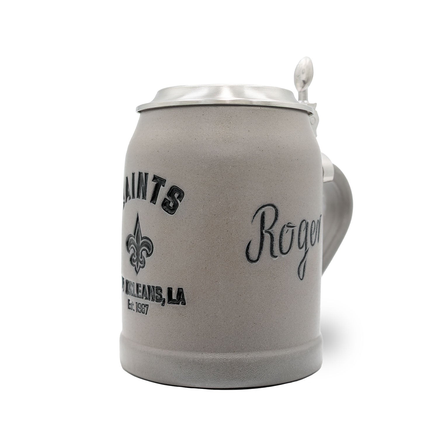 Traditioneller Bierkrug aus Steinzeug mit New Orleans Saints Logo, optional gravierter Zinndeckel aus Zinn, 0,5 l.
