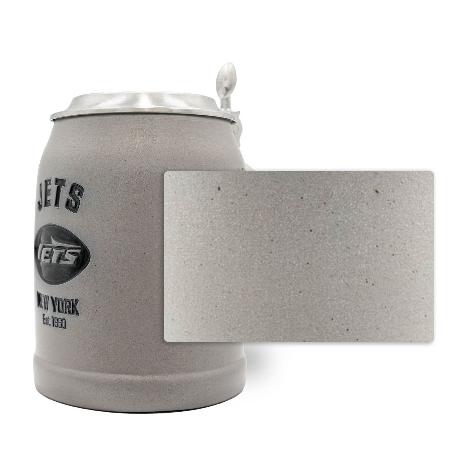 Steinbierkrug mit sichtbarem New York Jets Logo, optional personalisierbarem Zinndeckel, Fassungsvermögen 0,5 l.