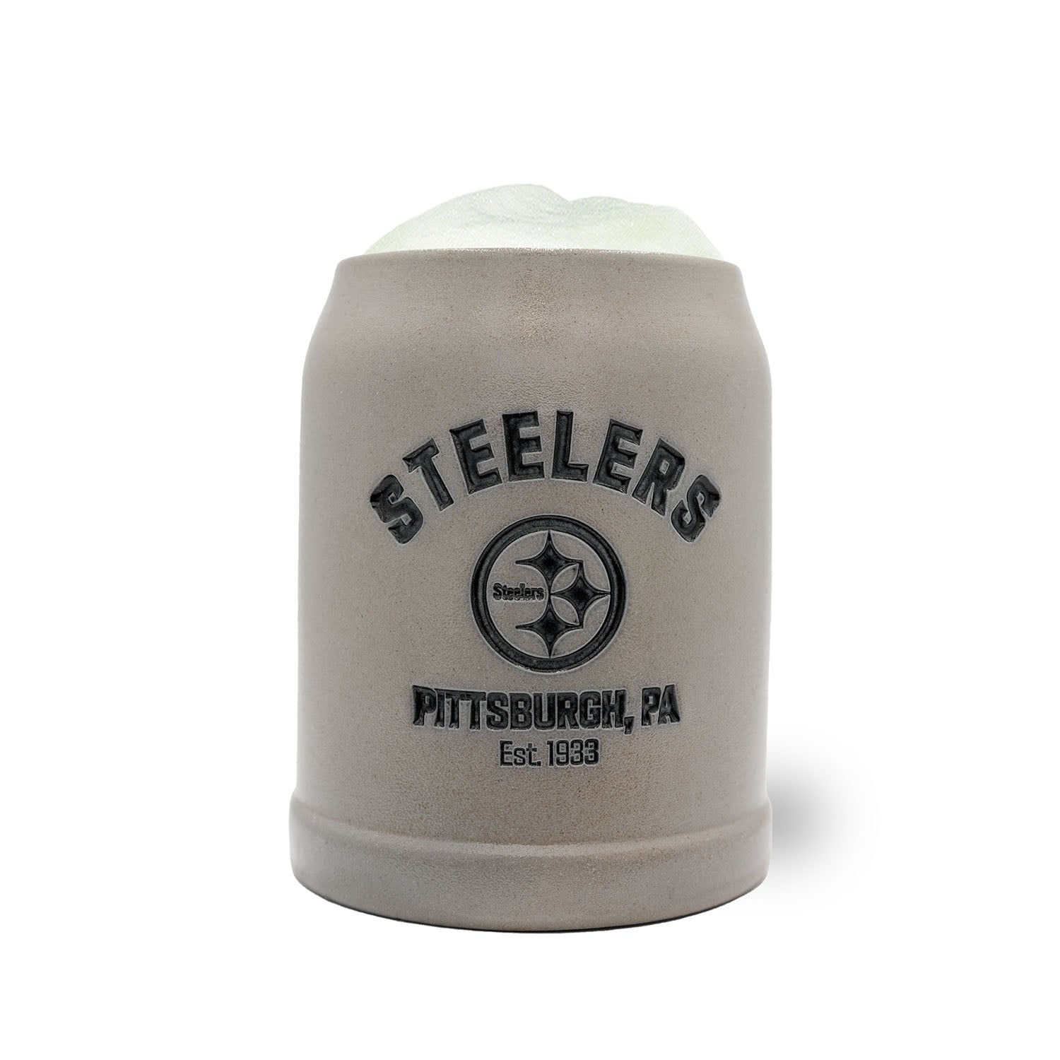 Hochwertiger Bierkrug aus Stein mit Pittsburgh Steelers Logo, Henkelgriff und optional gravierbarem Zinndeckel.