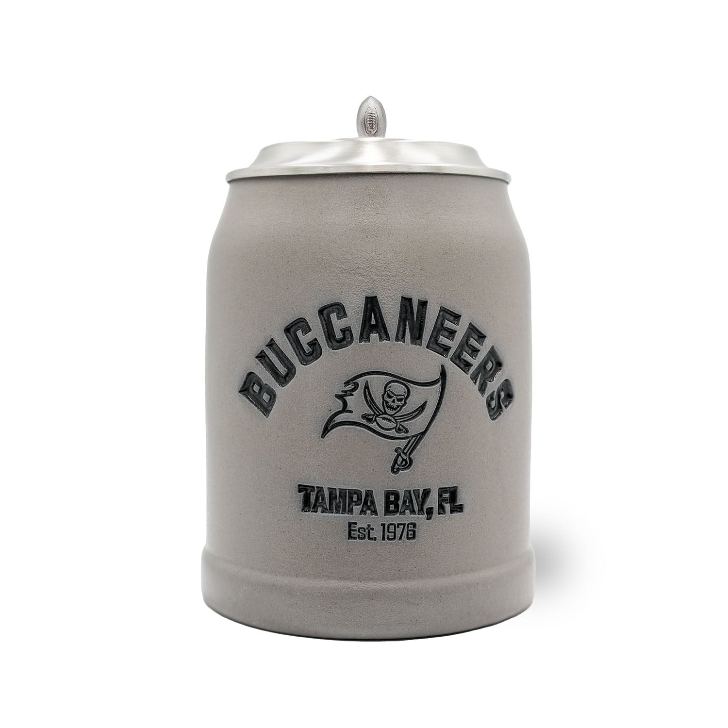 Halbglasierter Steinkrug mit NFL-Teamlogo Tampa Bay Buccaneers, Zinndeckel und optionaler Gravur, 0,5 l.