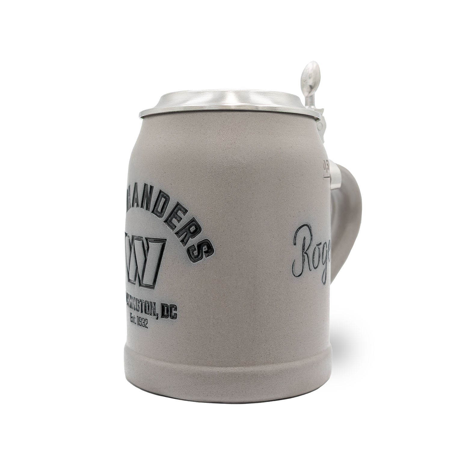 Steinkrug mit Washington Commanders-Logo, Zinndeckel, Gravurfläche, bauchige Form, Fassungsvermögen 0,5 l