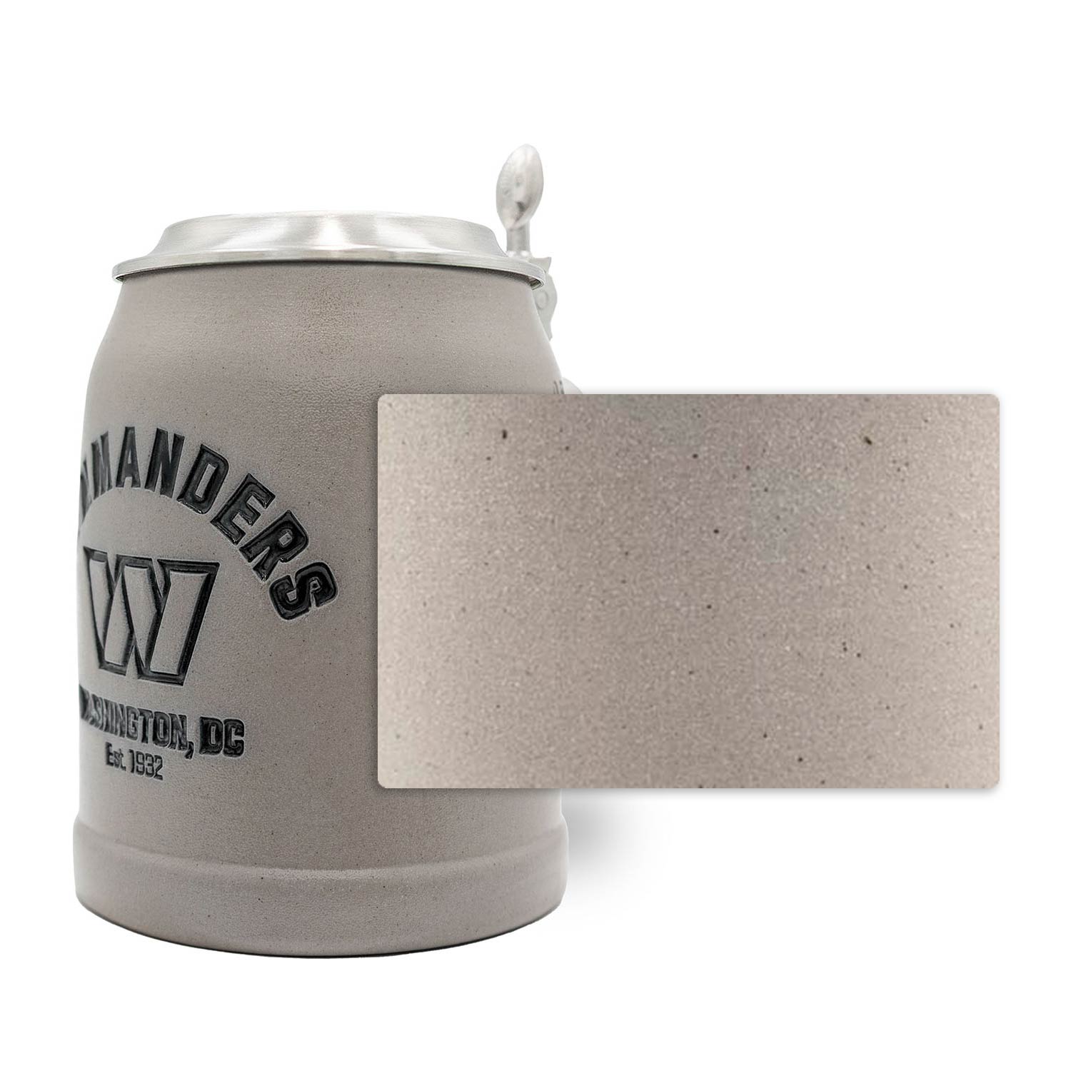 Handgefertigter Steinkrug mit Washington Commanders Logo, optional gravierter Zinndeckel, 0,5 l Füllmenge.
