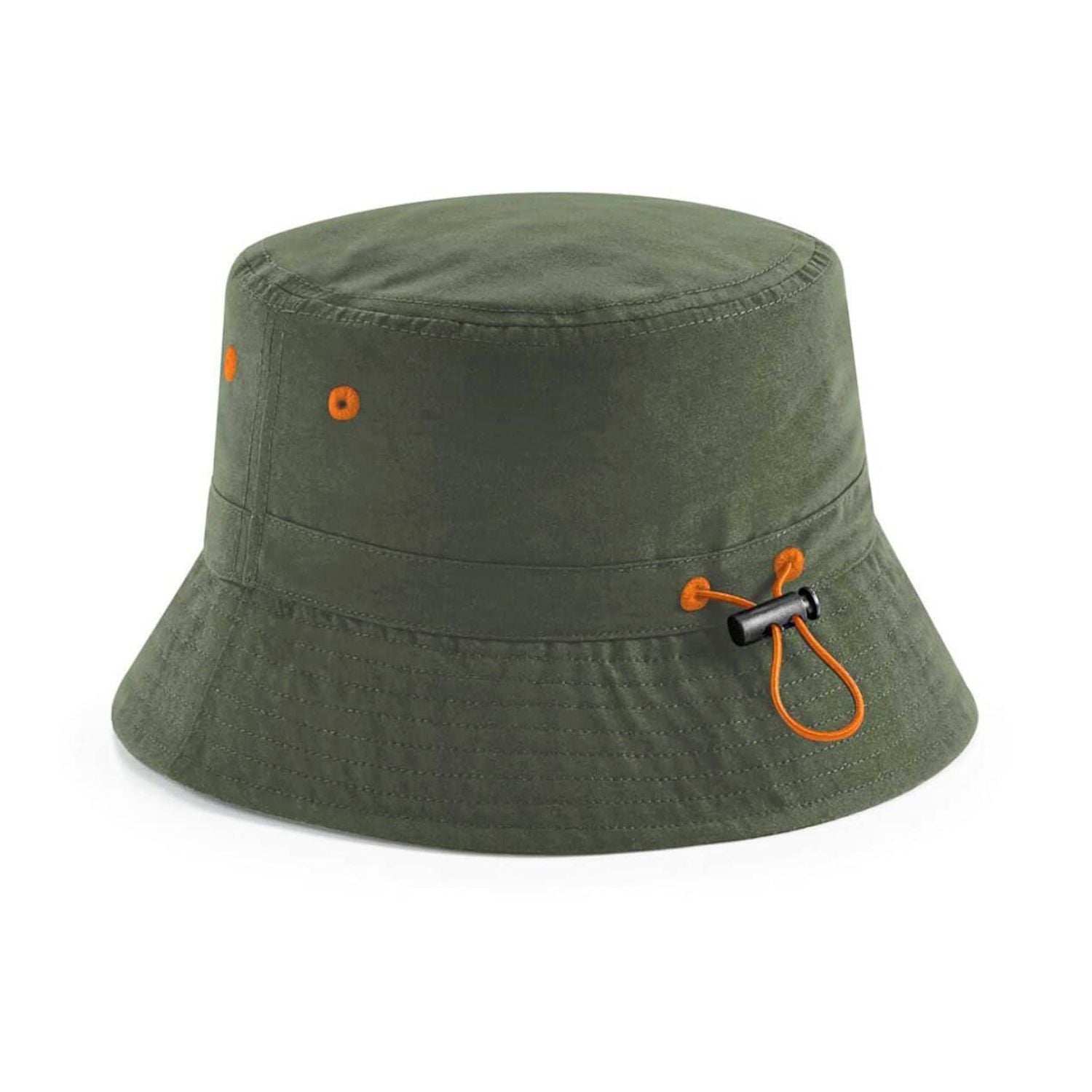Rückseite olivgrüner recycelter Fischerhut mit Kontrastösen und Gummizug mit Stopper