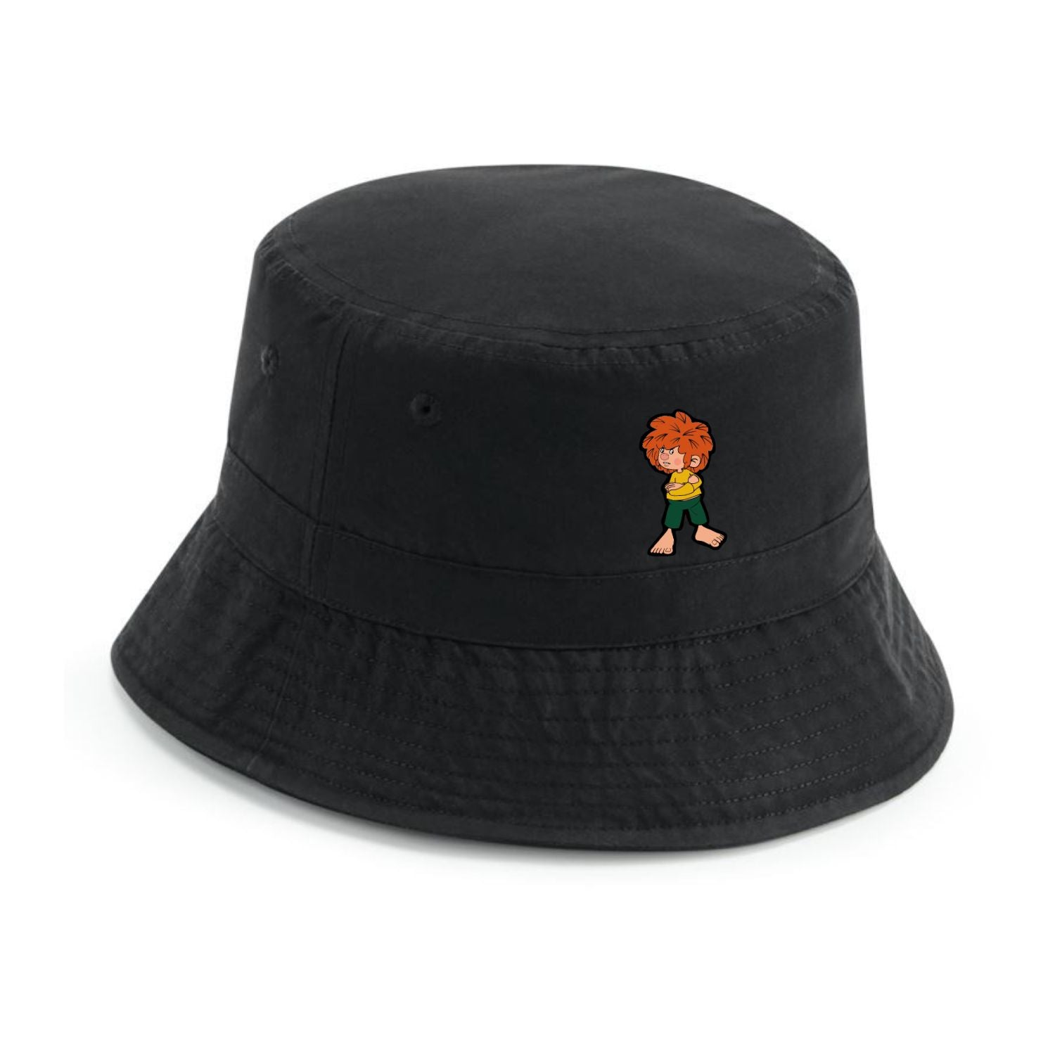 schwarzer Fischerhut aus recyceltem Polyester mit Pumuckl weblabel und Belüftungsösen von vorne