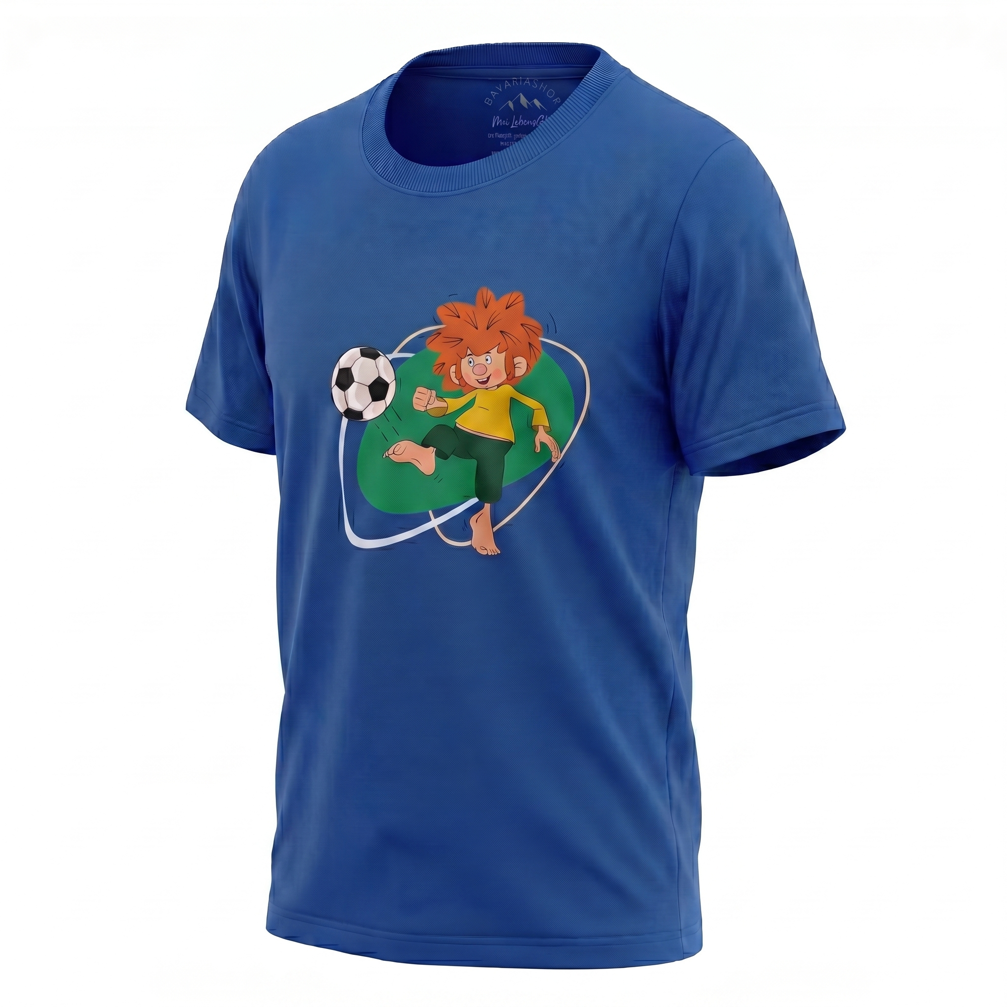 Blaues Kinder-T-Shirt mit Pumuckl Fußball Motiv, freche rote Haare, grüner Hintergrund, Baumwolle.
