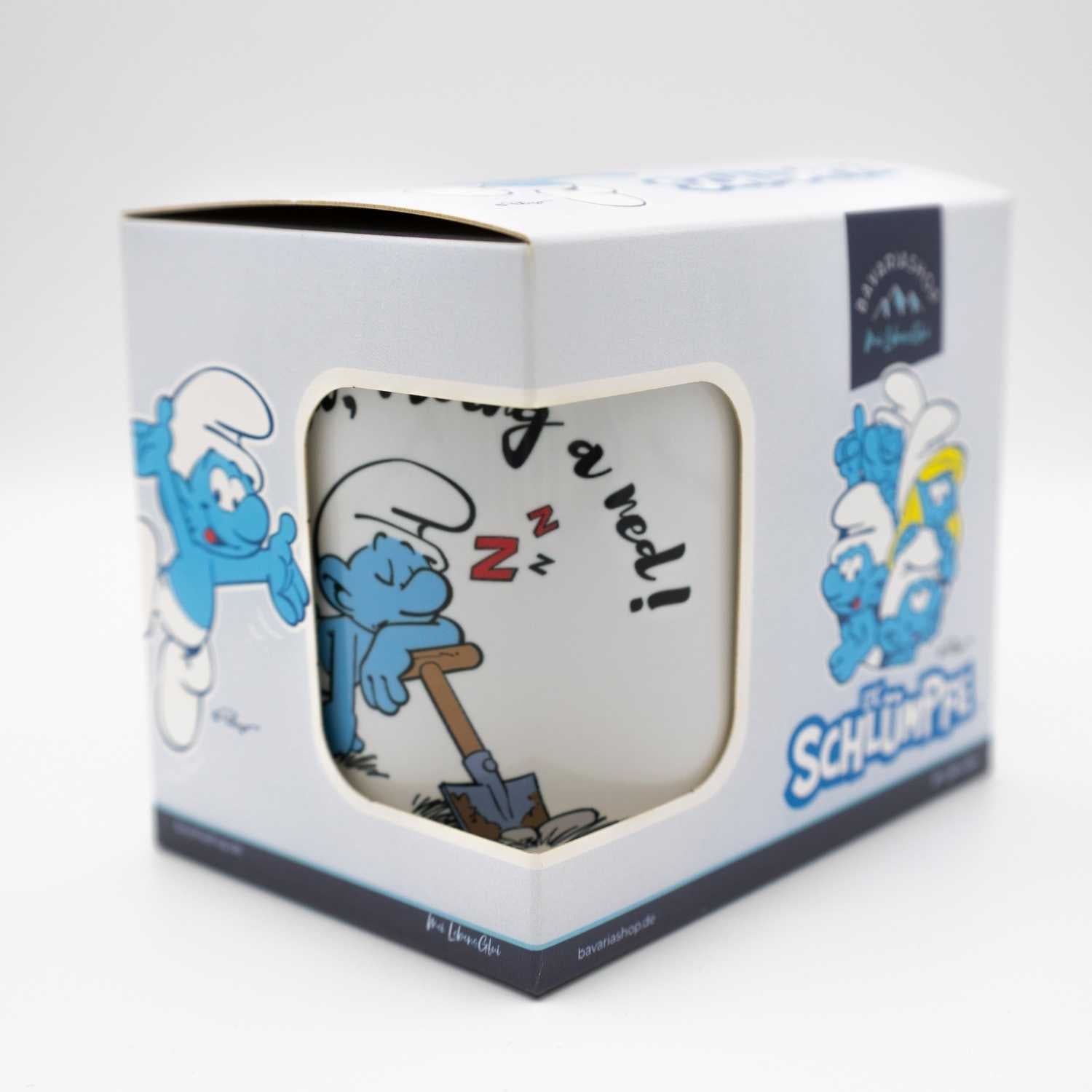 Emailletasse mit Schlumpf-Motiv und bayerischem Schriftzug „Heid ned moing a ned“, blauer Rand, ca. 330 ml.