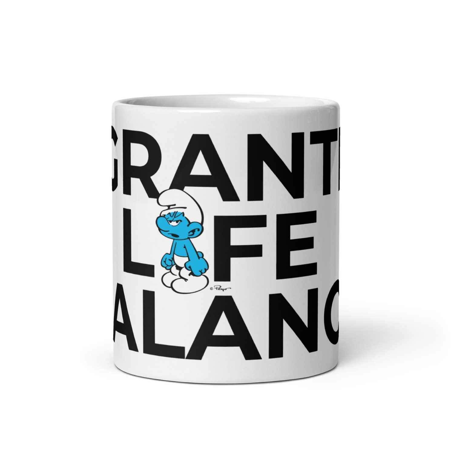 Weiße Porzellantasse mit "Die Schlümpfe" Motiv und Schriftzug „Grantl life balance“, ca. 330 ml, Motiv gegenüber dem Henkel.