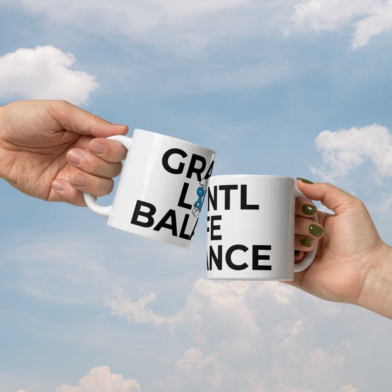 Porzellantasse mit Schlumpf-Motiv „Grantl life balance“ und Henkel, Fassungsvermögen ca. 330 ml.