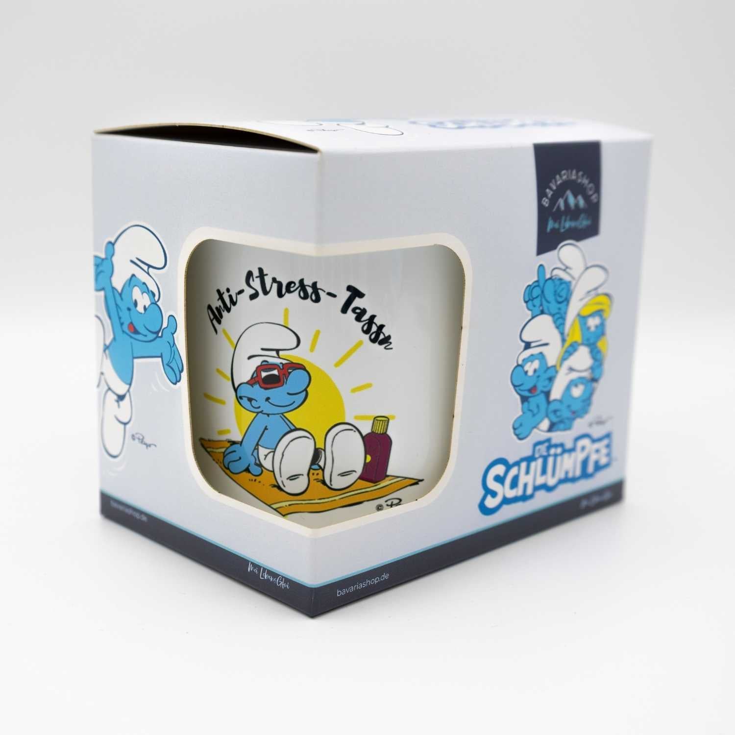 Weiße Porzellan-Tasse mit Schlumpf-Motiv und Aufdruck „Anti Stress Tass’n“ gegenüber dem Henkel, 330 ml.