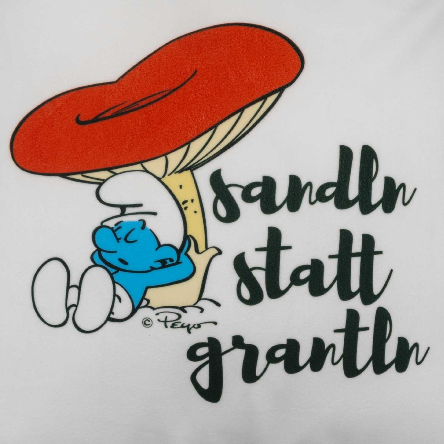 Quadratisches Kuschelkissen mit Schlumpf-Motiv und Spruch „Sandln statt grantln“, weiche Stoffoberfläche.