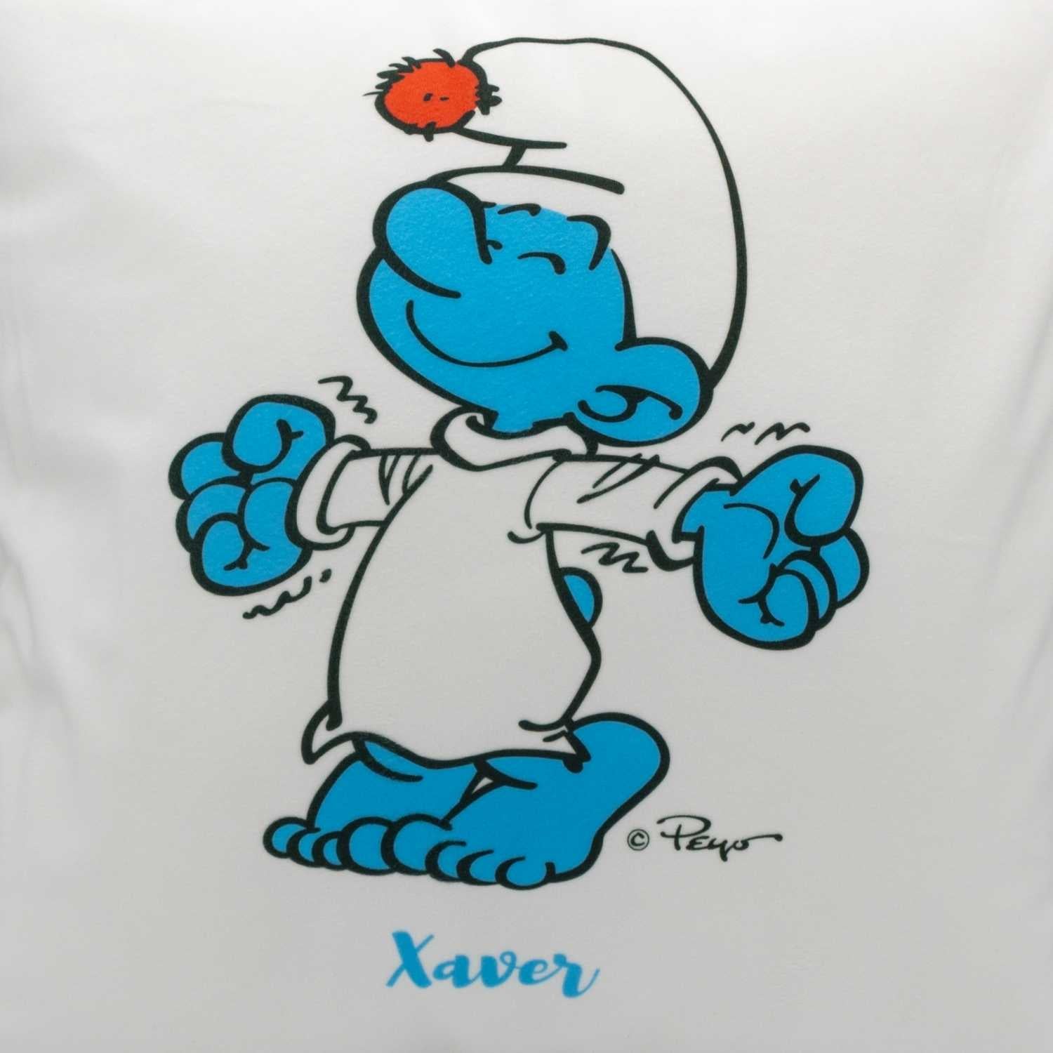 Quadratisches Kuschelkissen mit Schlumpf-Motiv, Spruch „Schlaf guad“ und personalisierbarem Namensdruck.