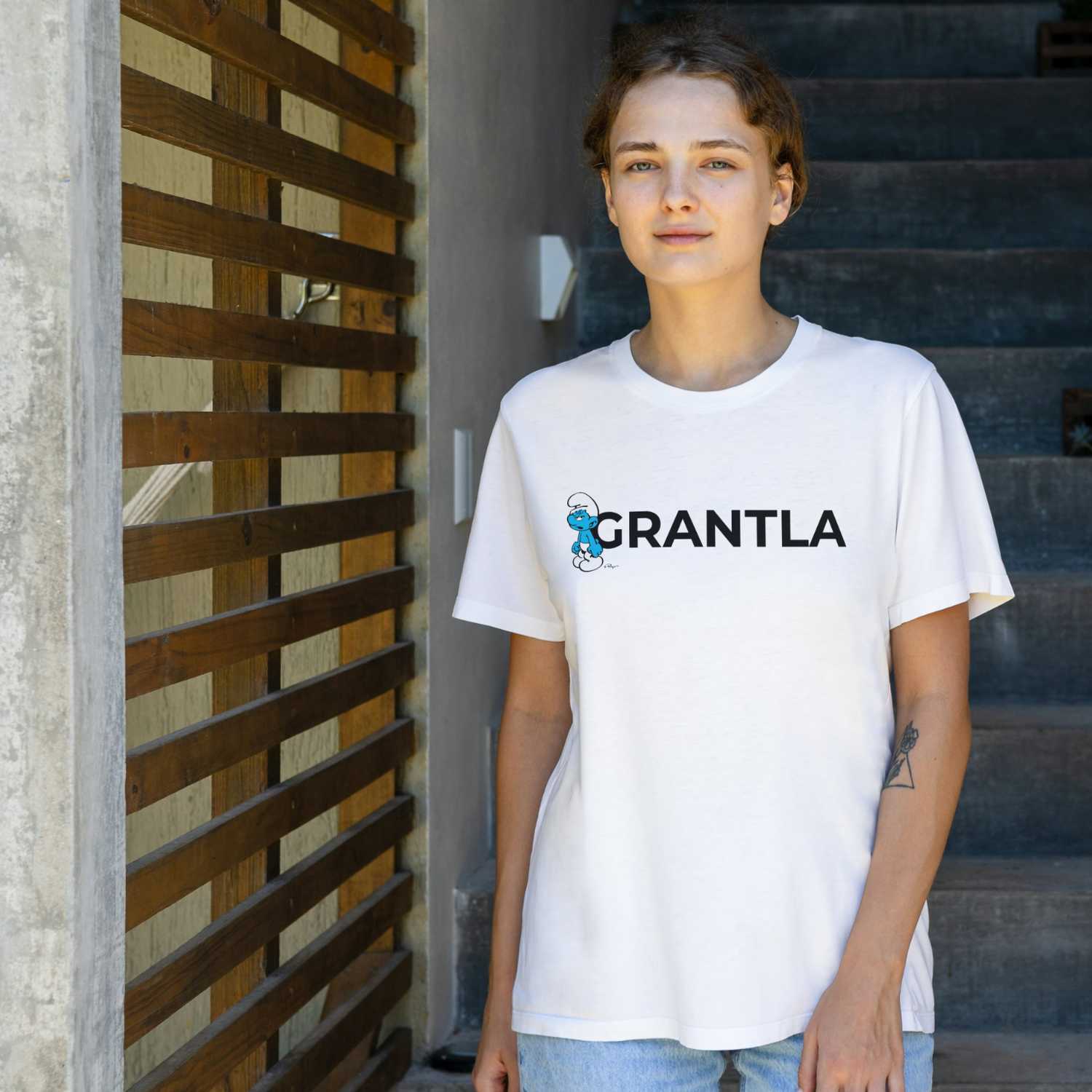 Damen T-Shirt mit Schlümpfe-Motiv und „Grantla“-Schriftzug, Frontprint, 100 % Bio-Baumwolle, weiche Qualität.