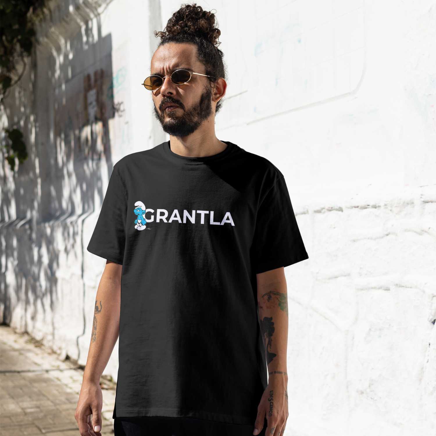 Herren T-Shirt mit Schlümpfe-Motiv und „Grantla“-Schriftzug, aus 100 % Bio-Baumwolle mit Frontprint.