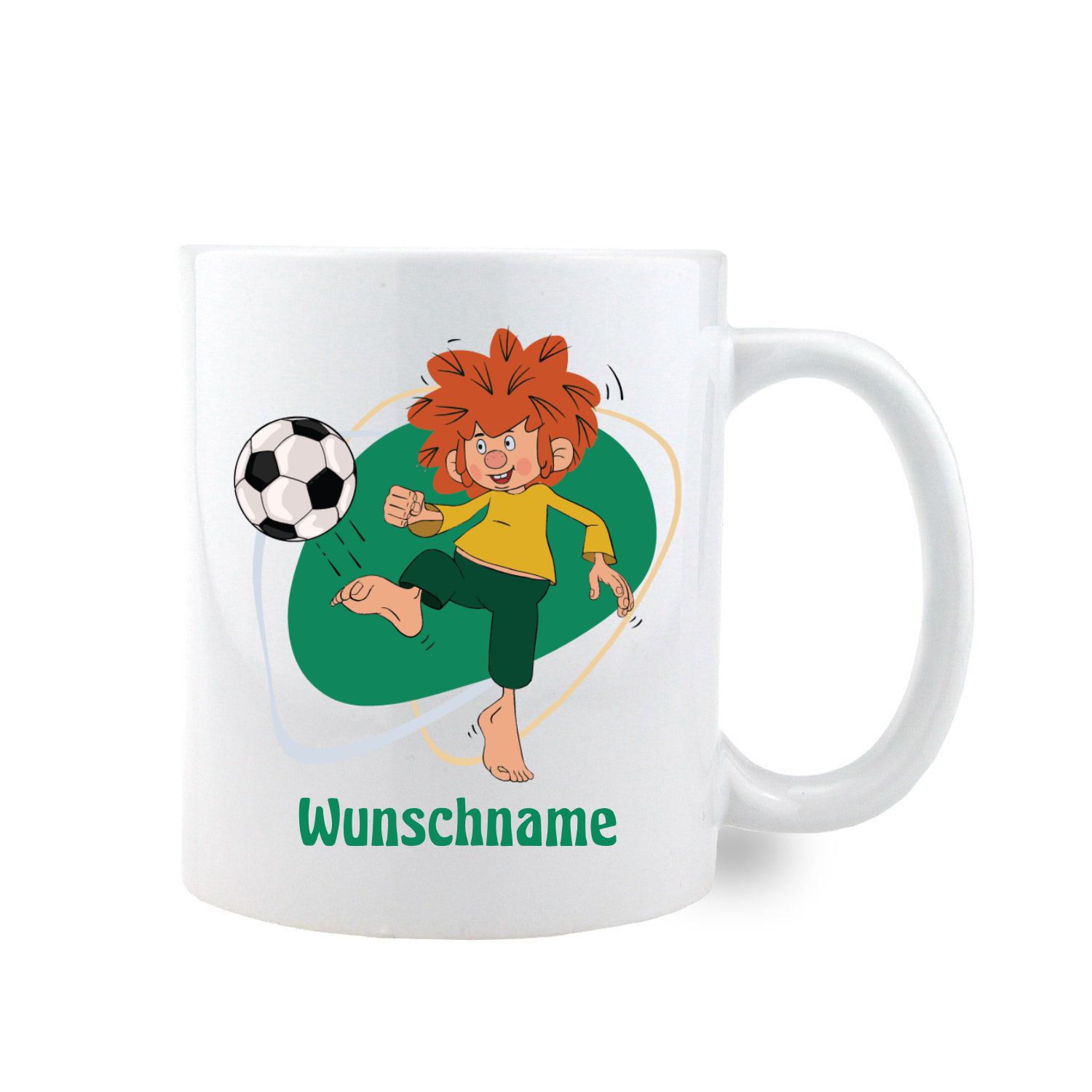 Weiße Tasse mit Pumuckl Fußball-Motiv, spielt Ball und personalisiertem grünem Wunschname-Schriftzug.