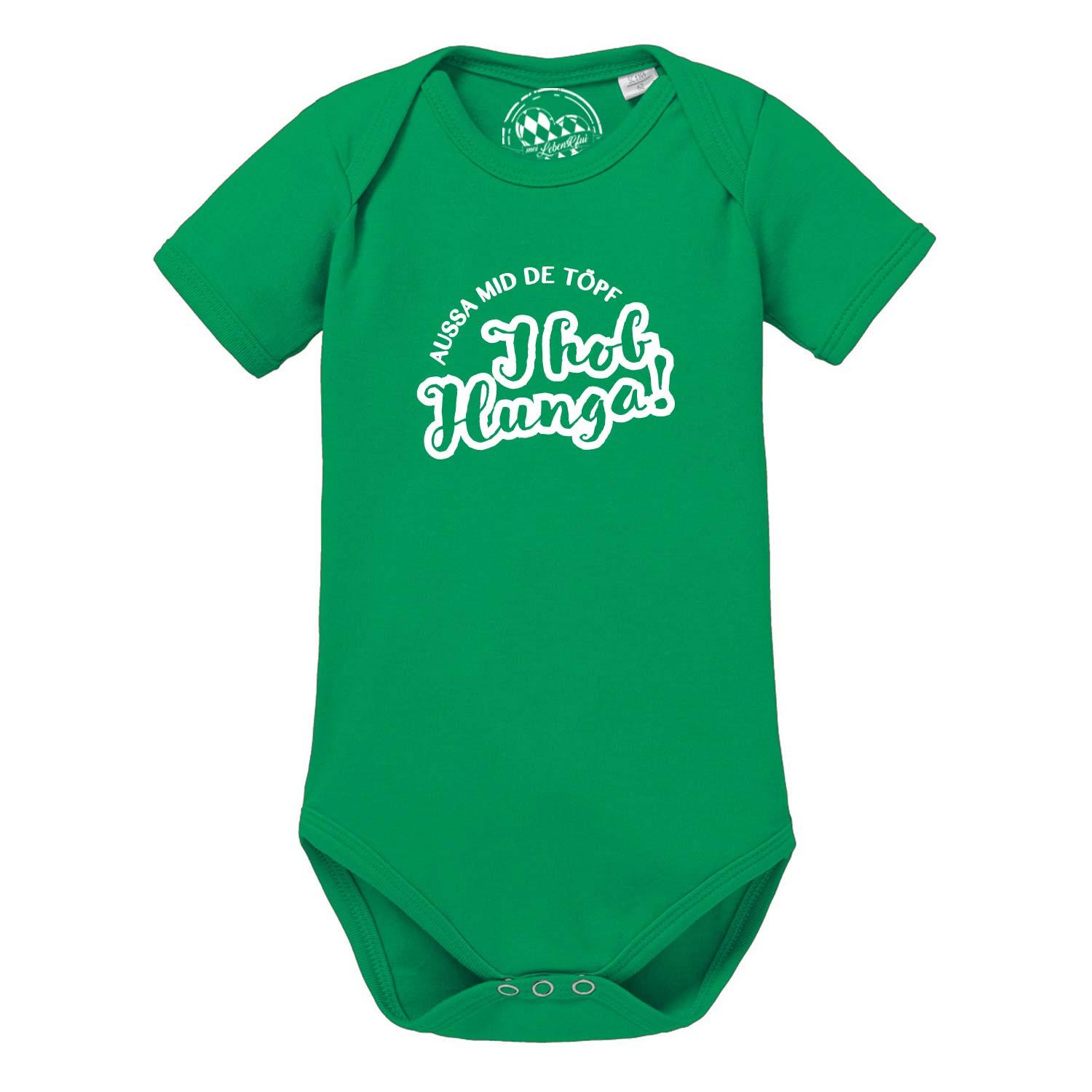 Weißer Babybody mit kurzem Arm, schwarzem Schriftzug „Aussa mid de Töpf...“ und Herzmotiv; aus Baumwolle.