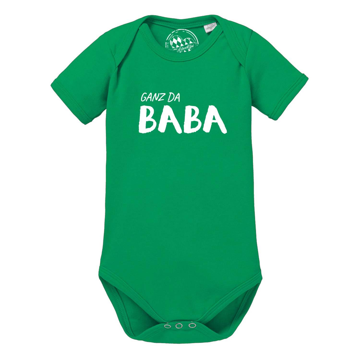 Weißer Babybody mit schwarzem Schriftzug „Ganz da Baba!“ auf der Brust, kurze Ärmel, weiche Baumwolle.