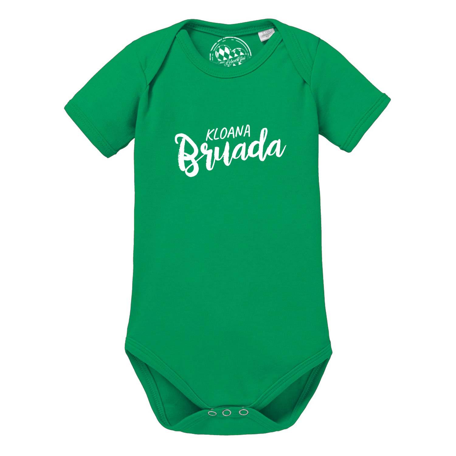 Kurzärmeliger Baby-Body in Weiß mit schwarzem Aufdruck „kloana Bruada“, Rundhalsausschnitt, reine Baumwolle.