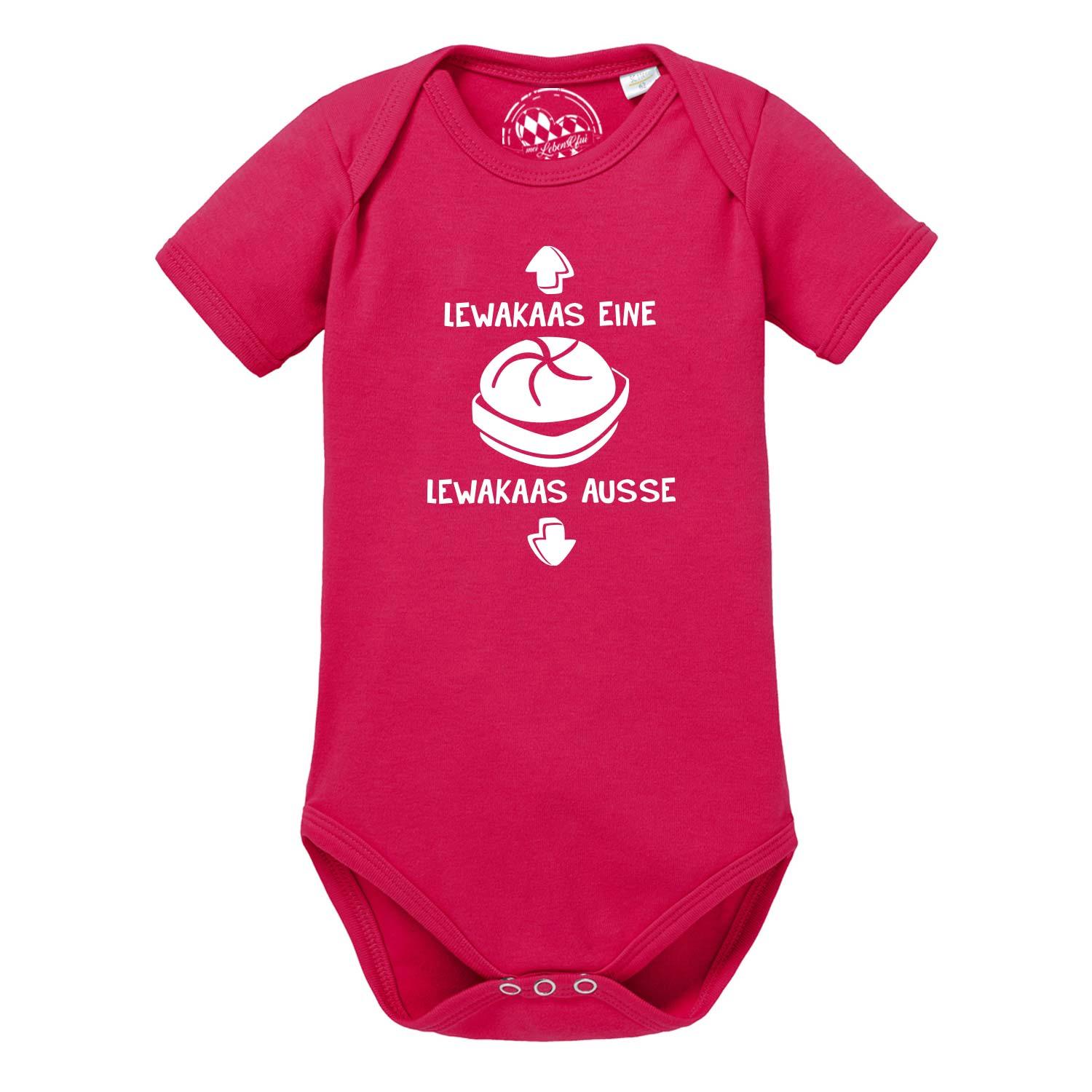 Kurzärmeliger, weißer Babybody mit blauem Schriftzug „Lewakaas“, Rundhalsausschnitt und Druckknöpfen; aus Baumwolle.