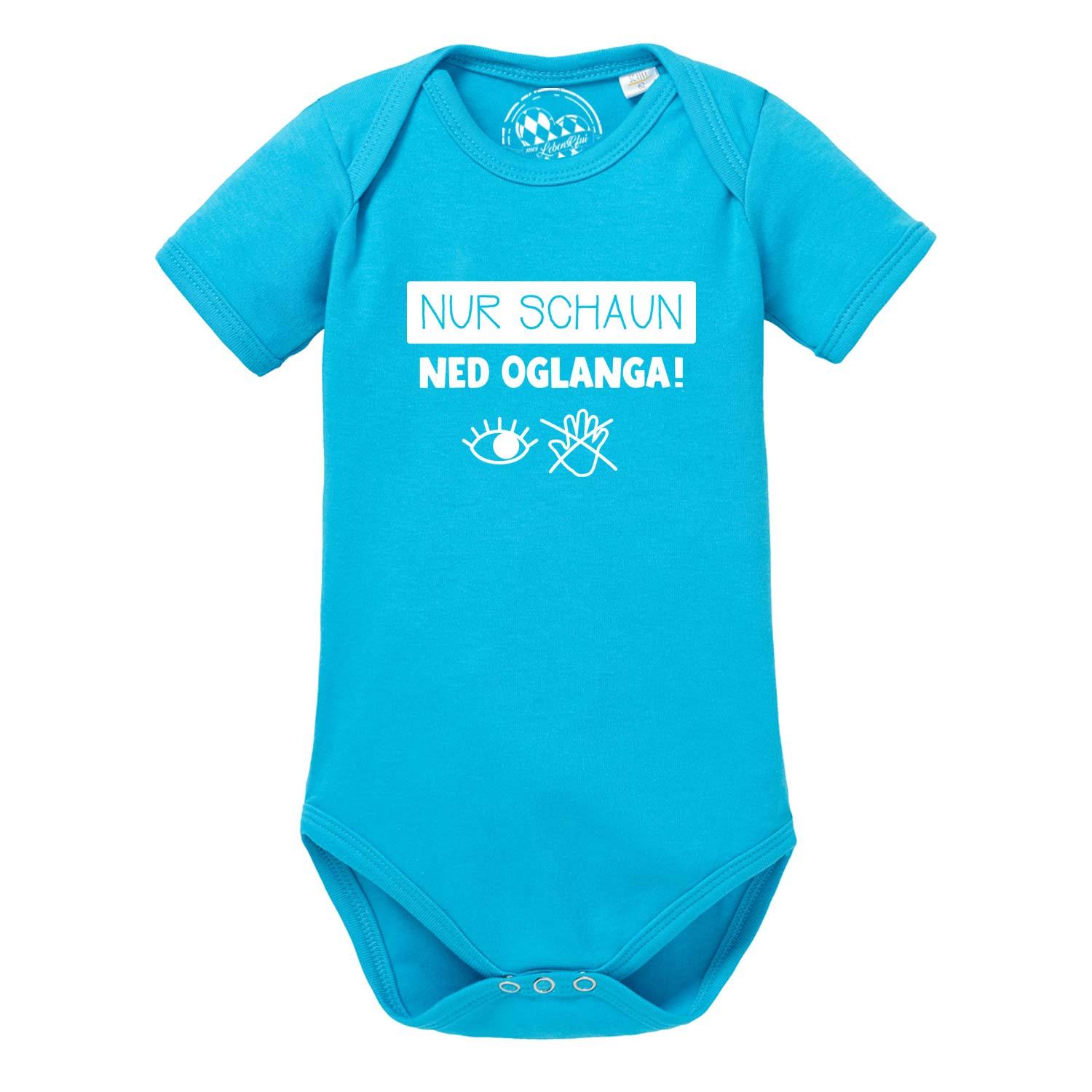 Hellblauer Babybody mit weißem Aufdruck „Nur schaun, ned anlang!“ in bayerischer Schrift, kurze Ärmel, aus Baumwolle.
