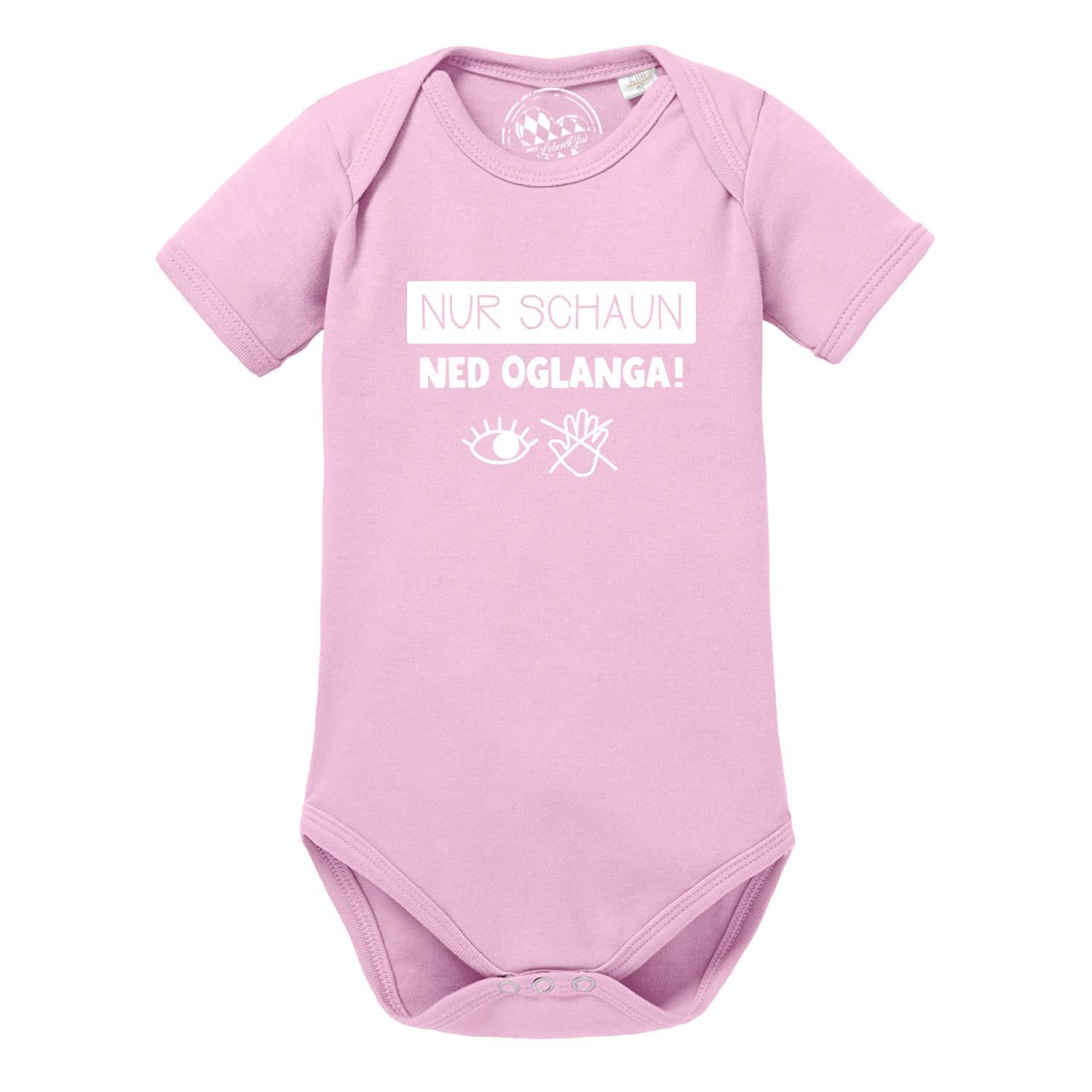 Kurzärmeliger Babybody in Weiß mit blauem Schriftzug „Nur schaun… ned lang schnacka“, Rundhalsausschnitt, aus Baumwolle.