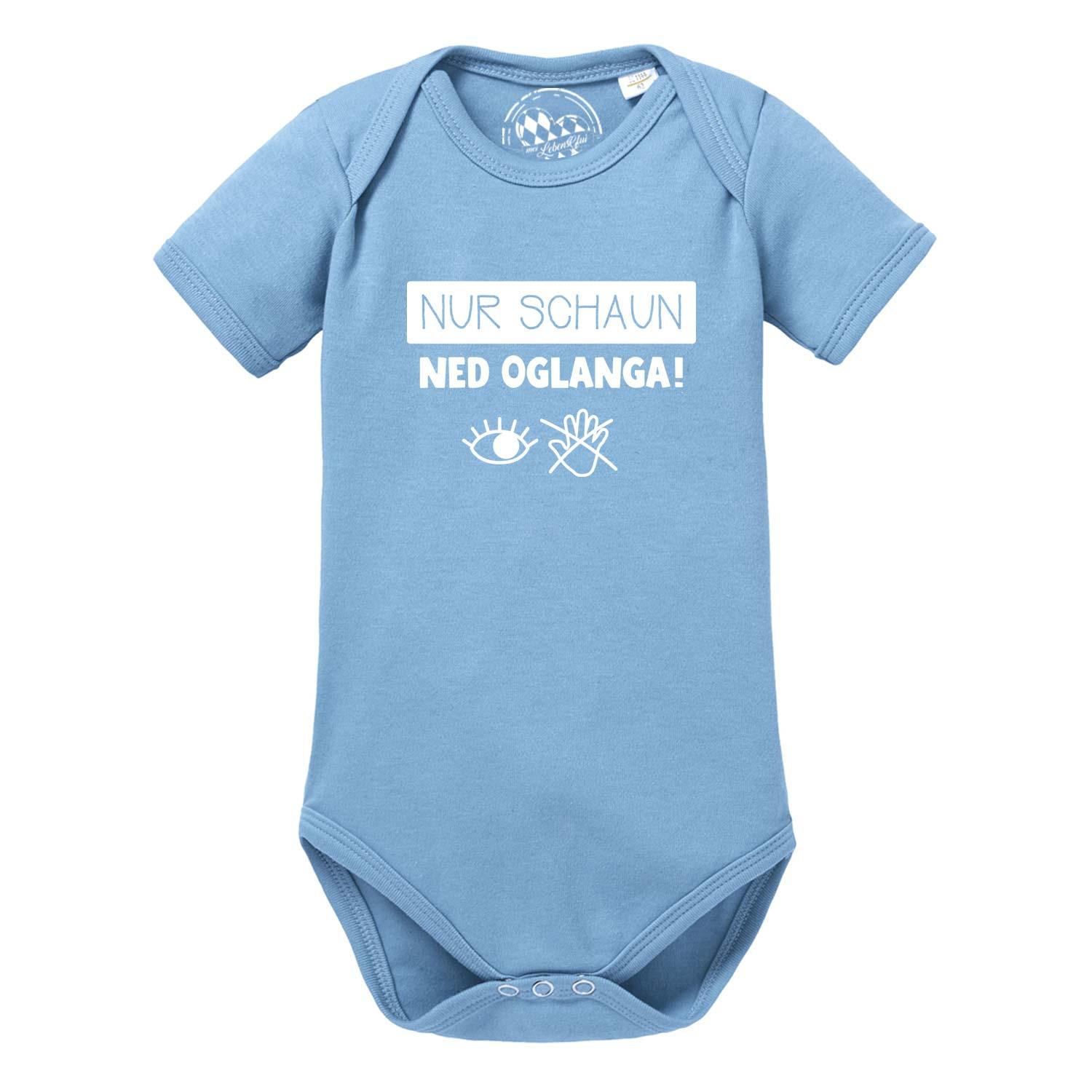 Weißer Baby-Body mit kurzem Arm und blauem Aufdruck „Nur schaun… ned graisn!“, gefertigt aus Baumwolle.