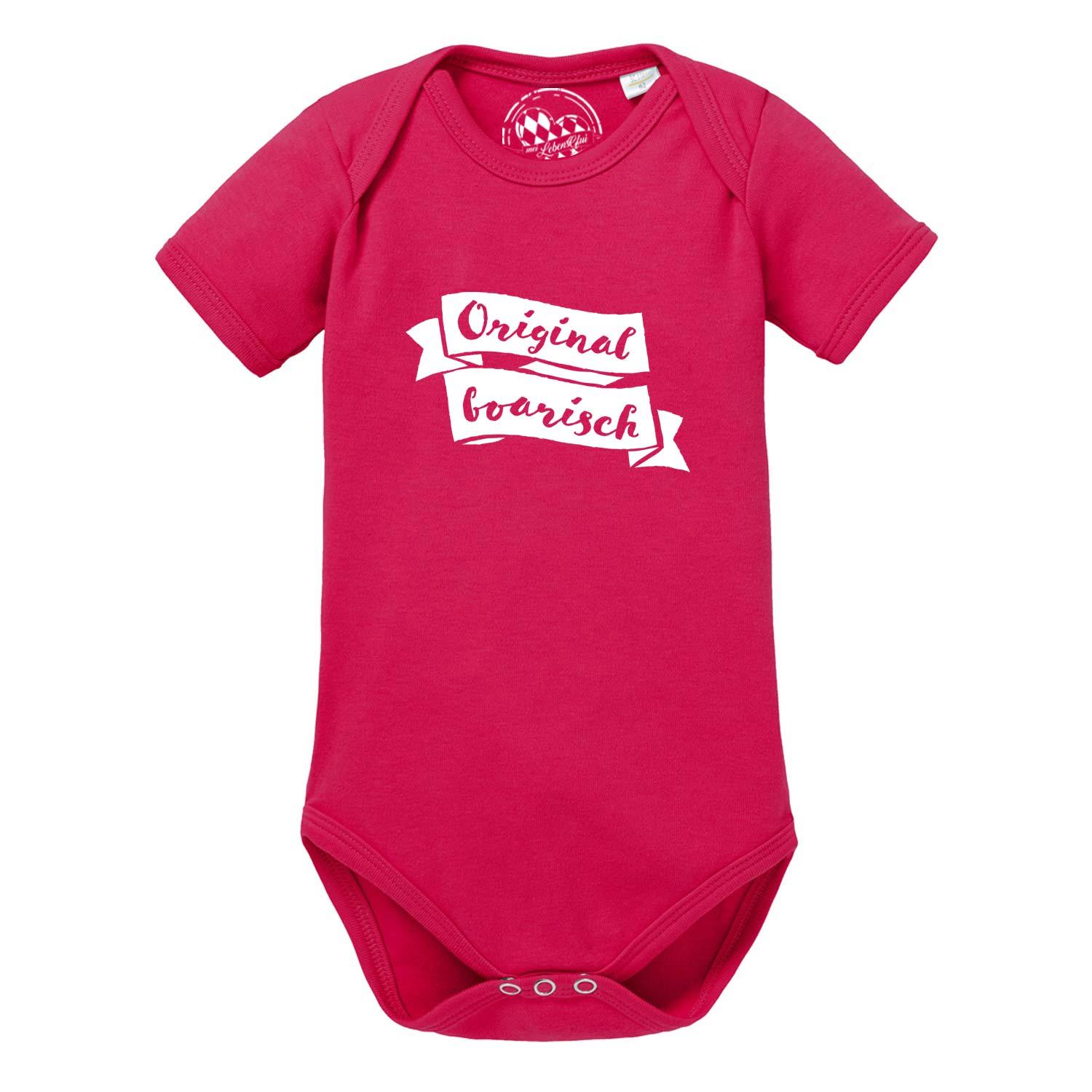 Weißer Babybody mit kurzen Ärmeln, blauem Schriftzug „Original boarisch“ und weichem Baumwollmaterial.