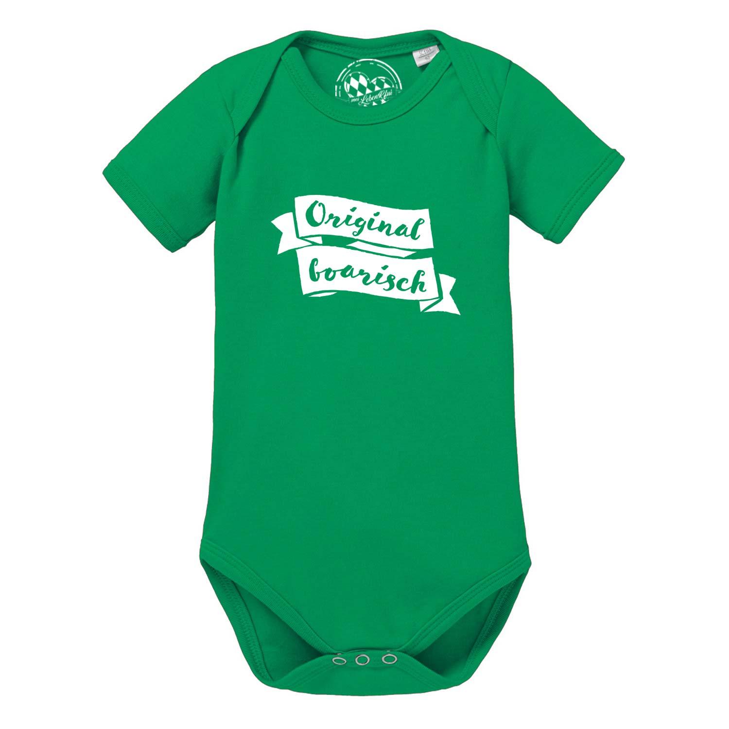 Hellblauer Babybody mit kurzem Arm, weißem Aufdruck „Original boarisch“ und Herzmotiv aus Baumwolle.