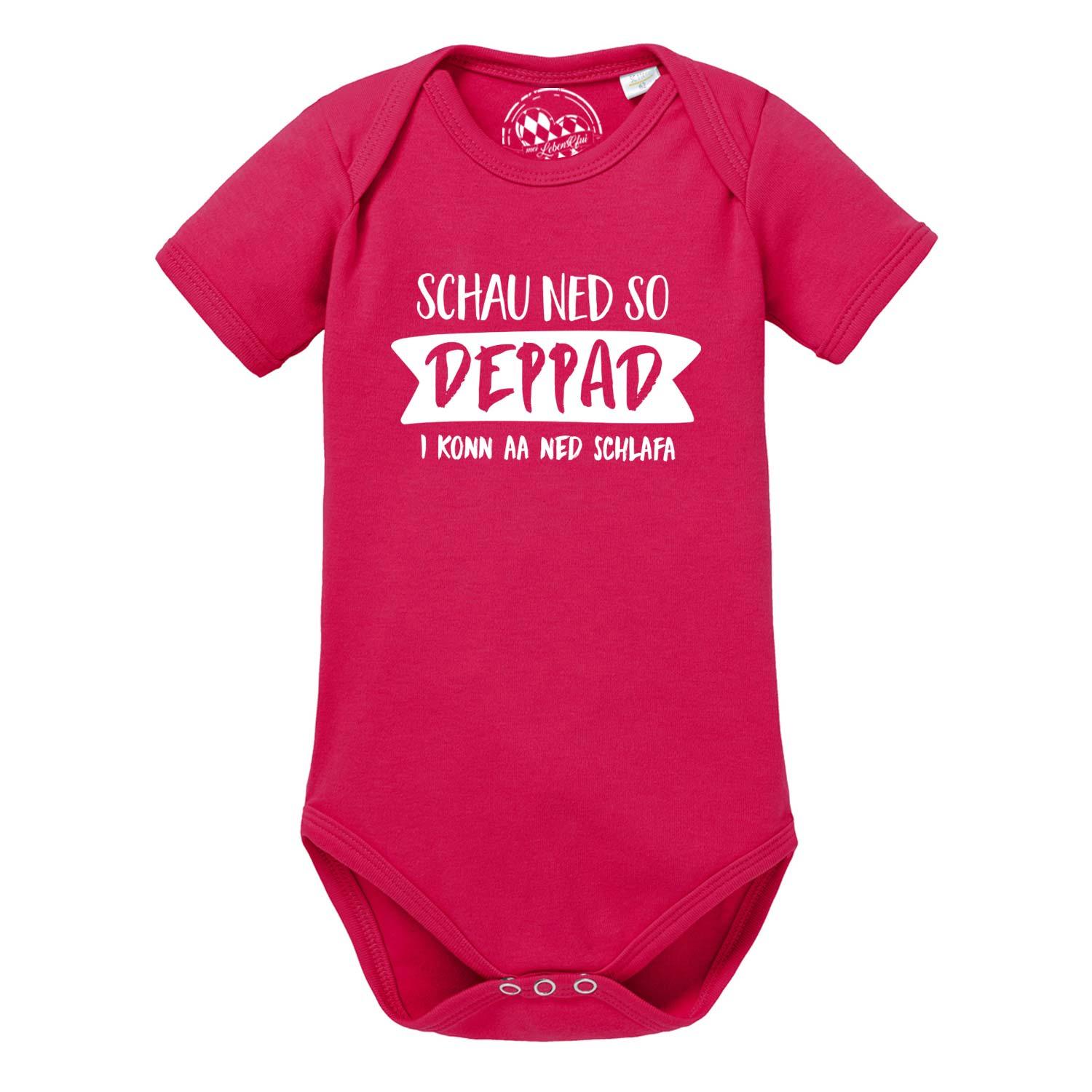 Weißer Baby-Body mit kurzen Ärmeln, schwarzem Aufdruck „schau ned so...“ und rundem Halsausschnitt aus Baumwolle.