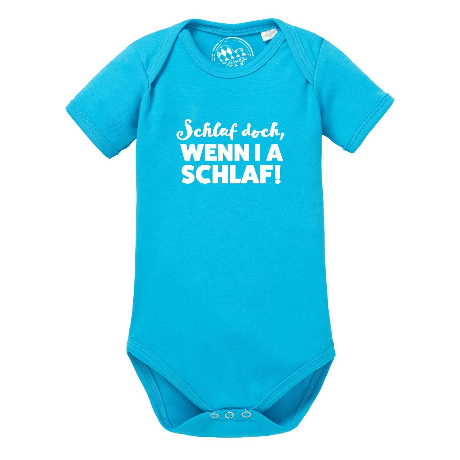 Weißer Babybody mit kurzem Arm und schwarzem Aufdruck „…wenn i a schlaf!!“ in bayerischer Schreibschrift; Baumwolle.