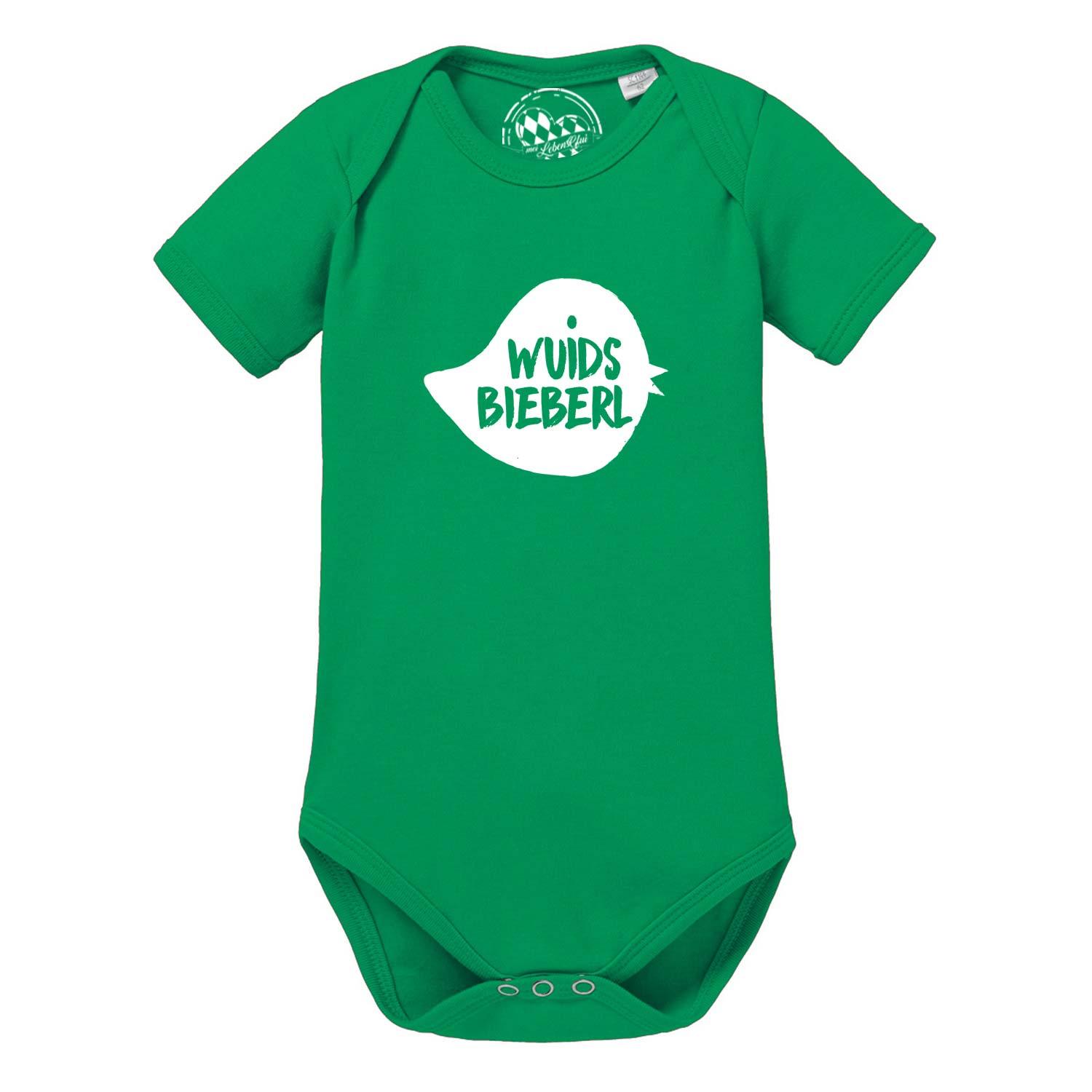 Kurzärmeliger Babybody in Weiß mit Herzmotiv und rosa Aufdruck „wuids Bieberl“, aus weicher Baumwolle.