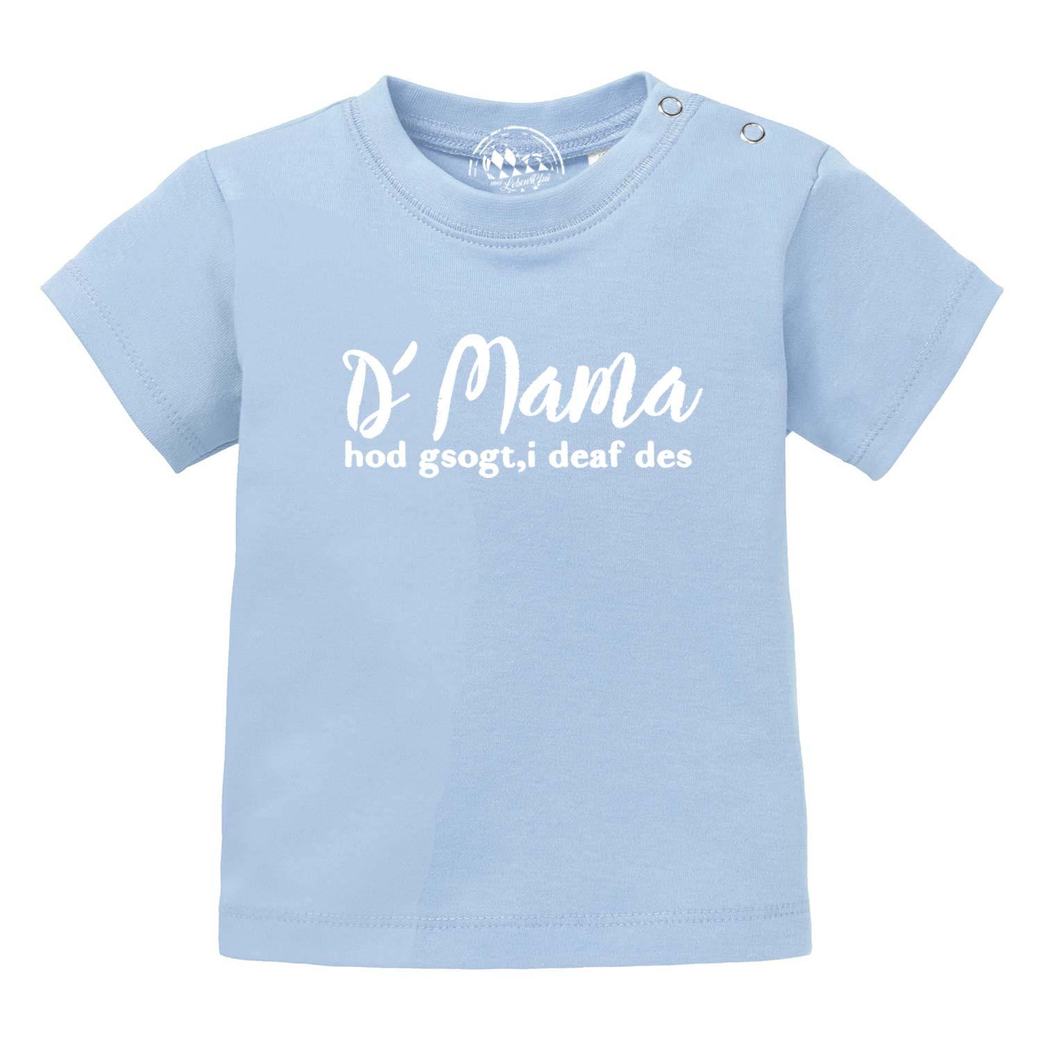 Weißes Baby-T-Shirt mit blauem Schriftzug „Mama sogt, i deaf des!“, Rundhals, aus 100 % Bio-Baumwolle, Siebdruck.