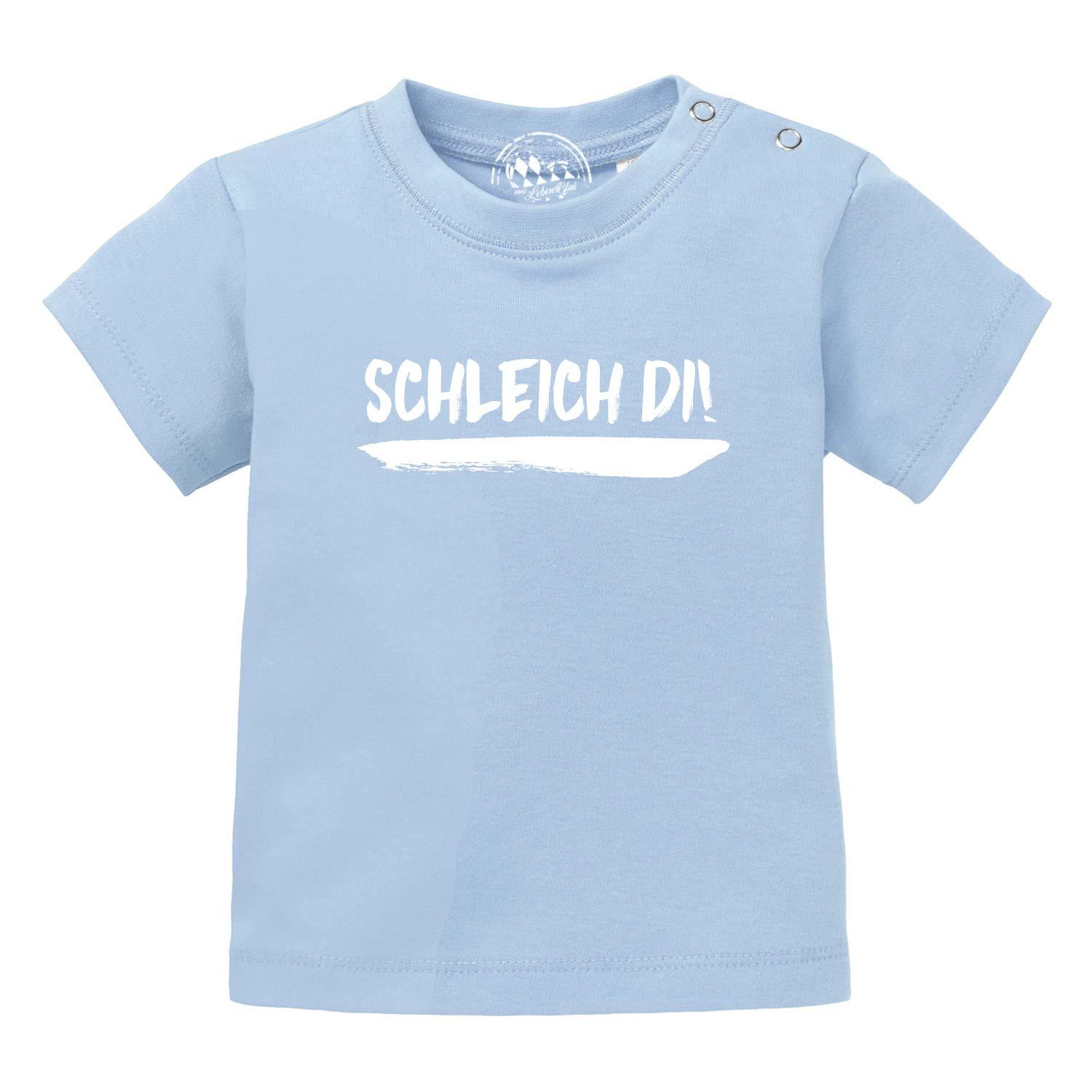 Baby-T-Shirt in Hellblau mit weißem Schriftzug „Schleich di!“, aus 100 % Bio-Baumwolle, Siebdruck, kurzärmelig.