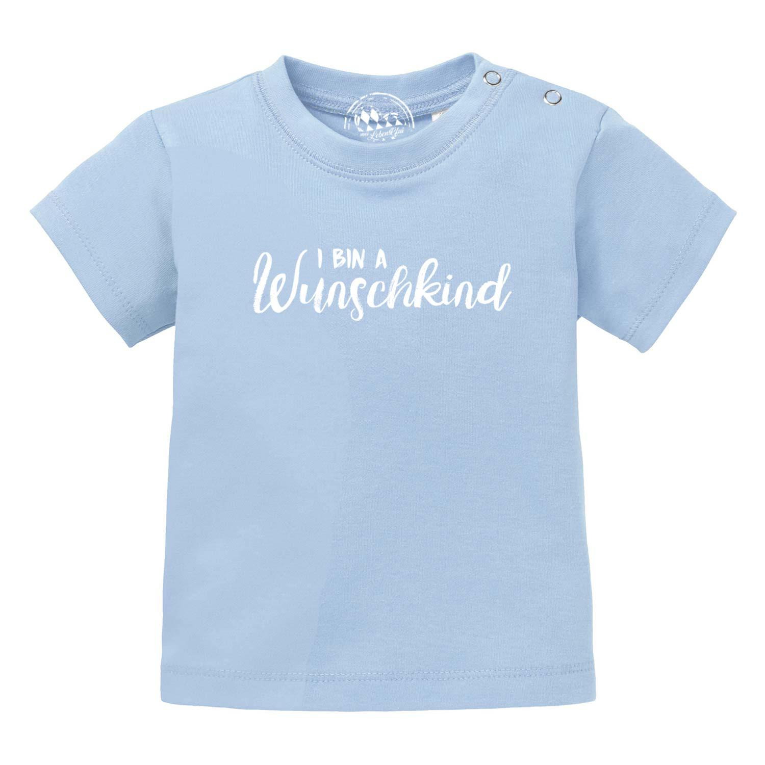 Weißes Baby-T-Shirt mit schwarzem „Wunschkind“-Schriftzug, Rundhalsausschnitt, aus 100 % Bio-Baumwolle.