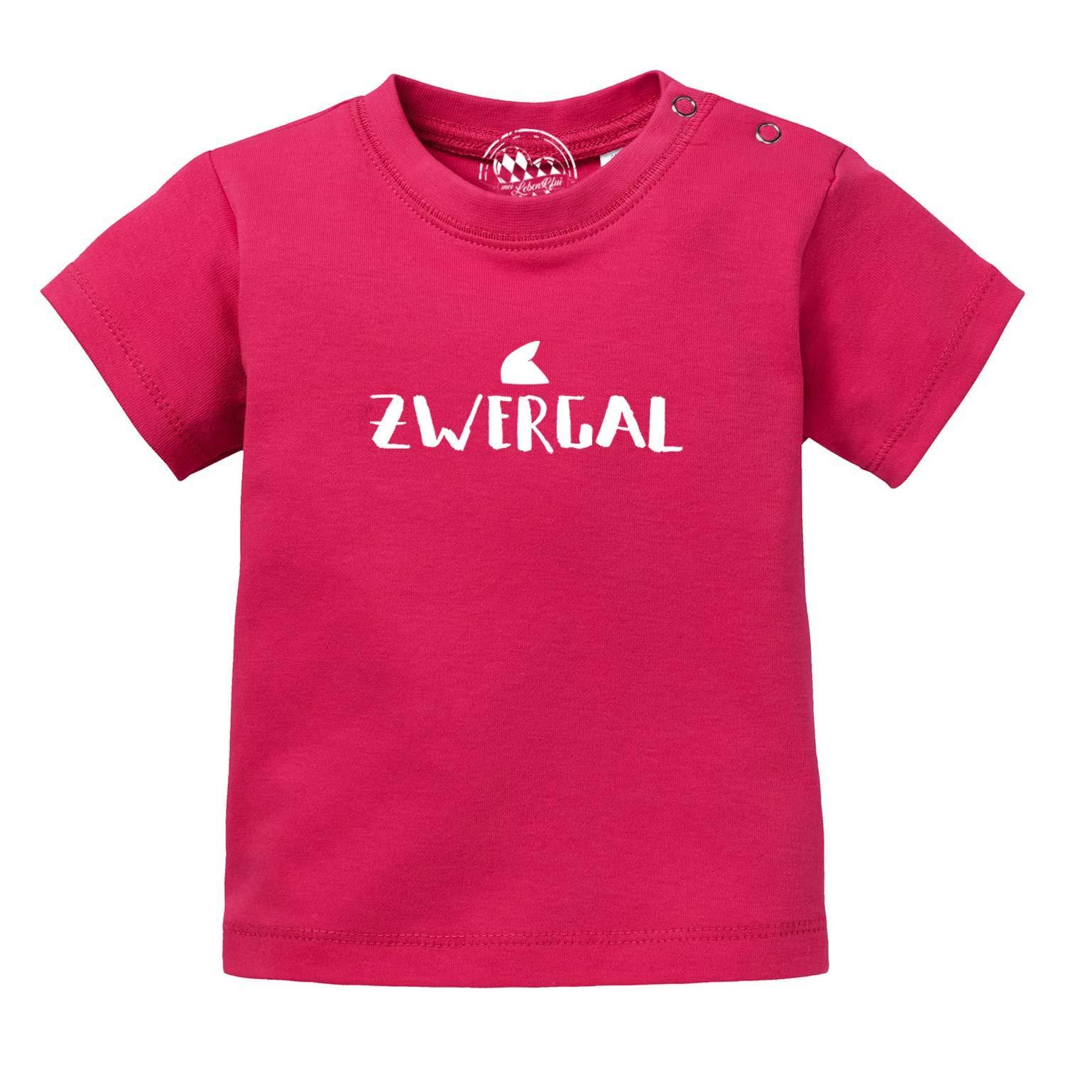 Baby-T-Shirt in Hellblau mit weißem „Zwergal“-Schriftzug, Kurzarm, Rundhalsausschnitt, 100 % Bio-Baumwolle.