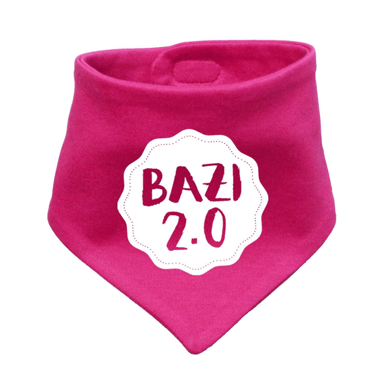 Graues Babyhalstuch in Dreiecksform mit weißem Schriftzug „Bazi 2.0“, weiche Stoffstruktur, ca. 38 × 15 cm.