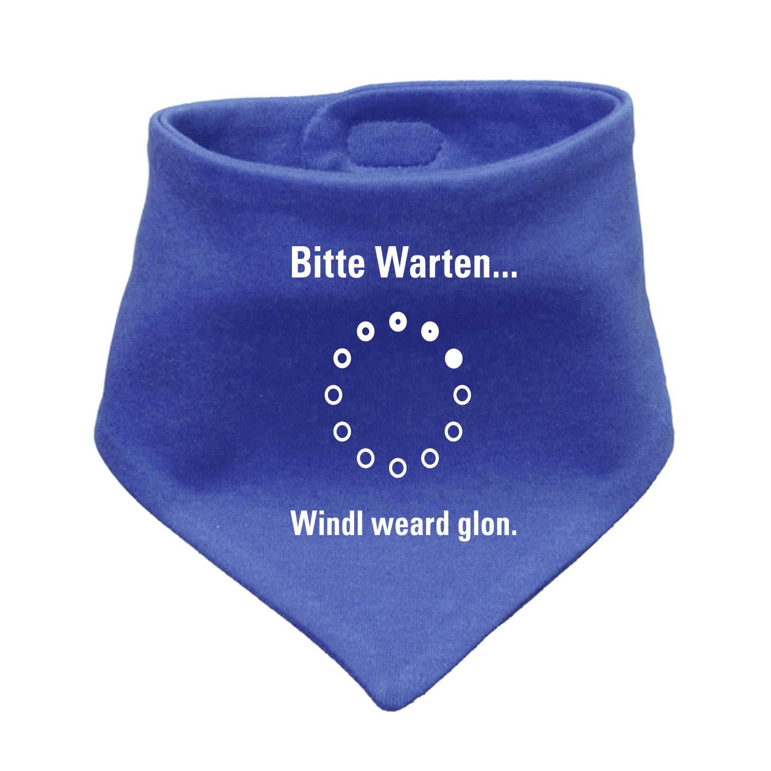 Dreieckiges Babyhalstuch in Hellgrau mit weißem Aufdruck „Bitte wartn…“, weiche Baumwollstruktur, ca. 38×15 cm.