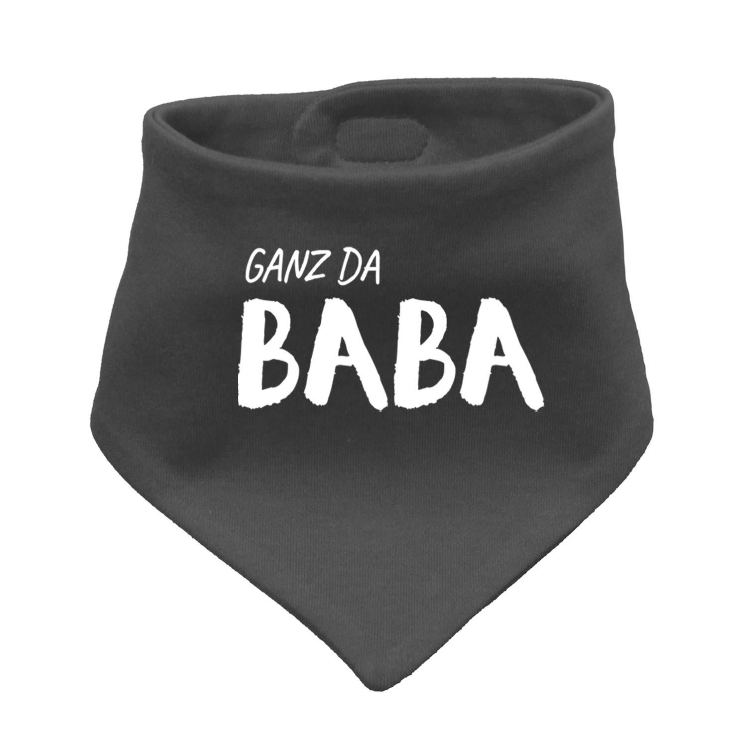 Dreieckiges Babyhalstuch aus weißer Baumwolle mit dunkelblauem Schriftzug „Ganz da Baba!“ auf der Vorderseite.