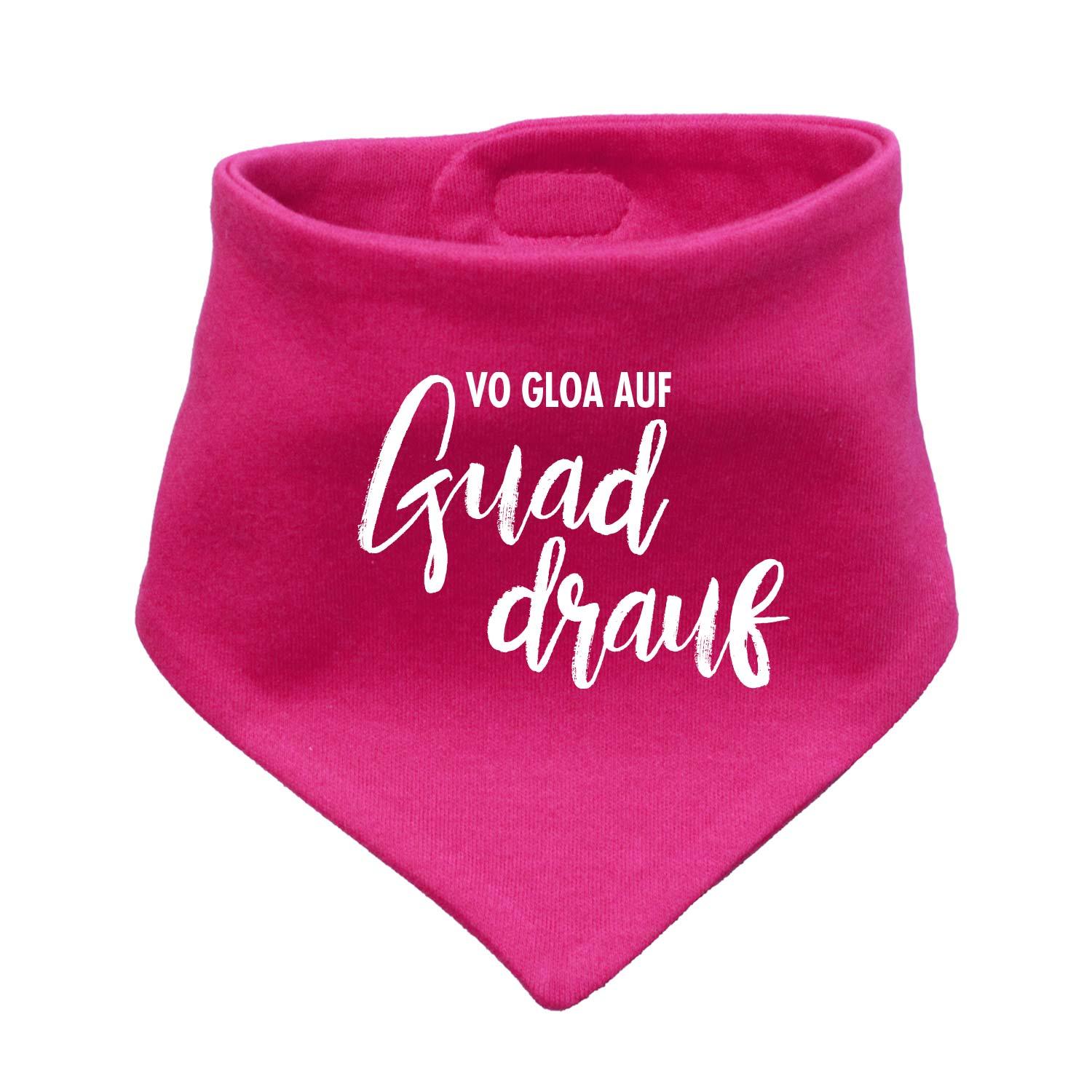 Dreieckiges Babyhalstuch in Rosa mit weißem Schriftzug „guad drauf“, weiches Material, 38 × 15 cm.