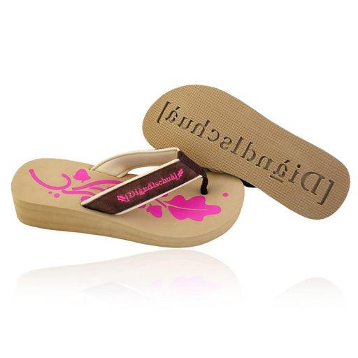 Schwarze Badesandale mit braunem, besticktem Lederriemen und traditioneller Eichenlaub-Stickerei.