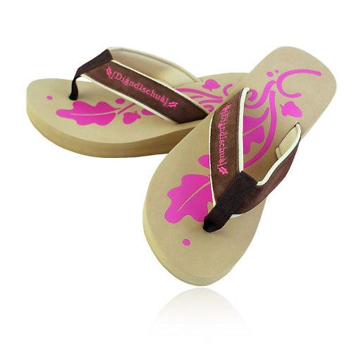 Schwarze Badesandale mit breitem Lederriemen und goldener Eichenlaub-Stickerei in traditionellem Design.