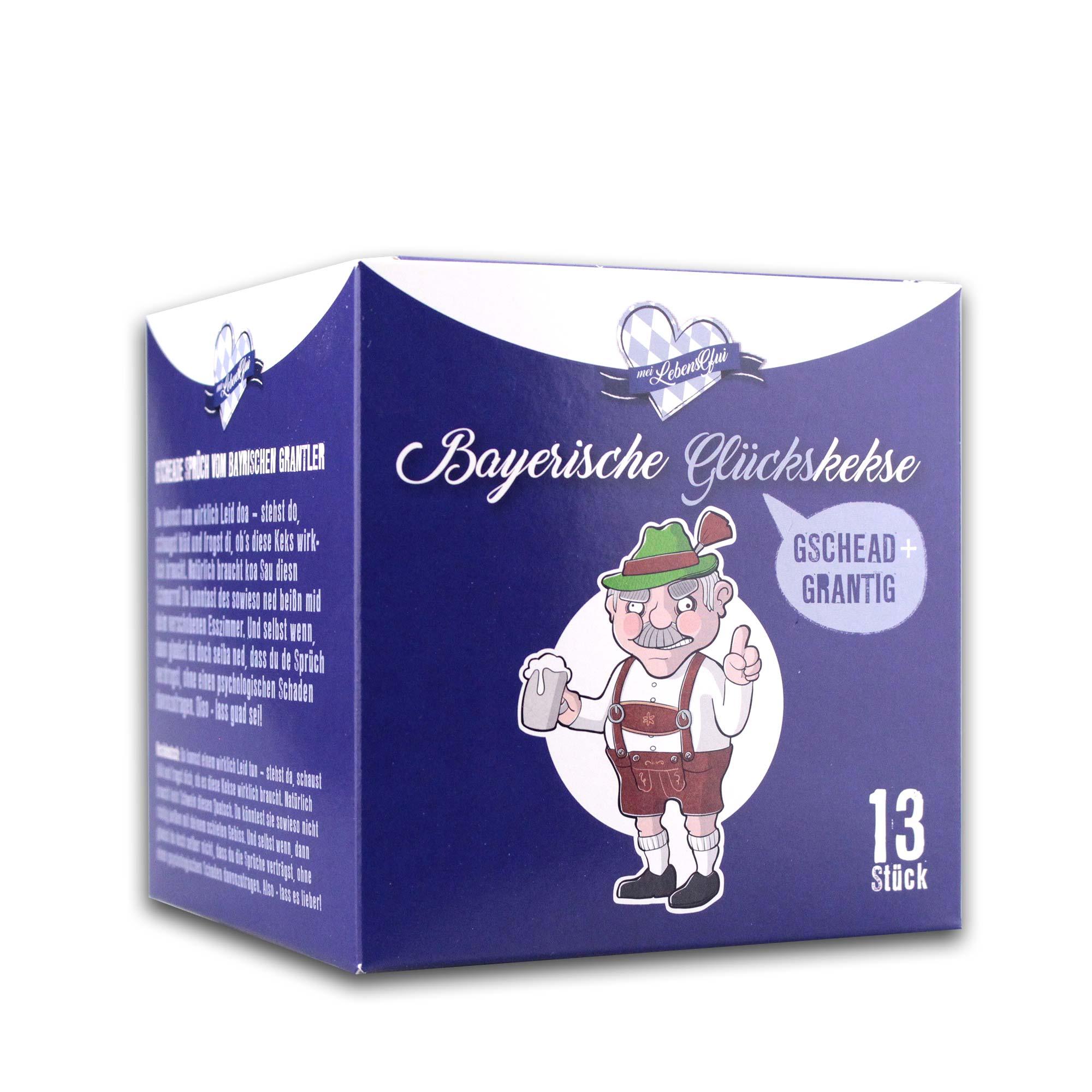 Dreizehn goldbraune Glückskekse in Halbmondform mit einzeln verpackten, grantigen bayrischen Sprüchen.