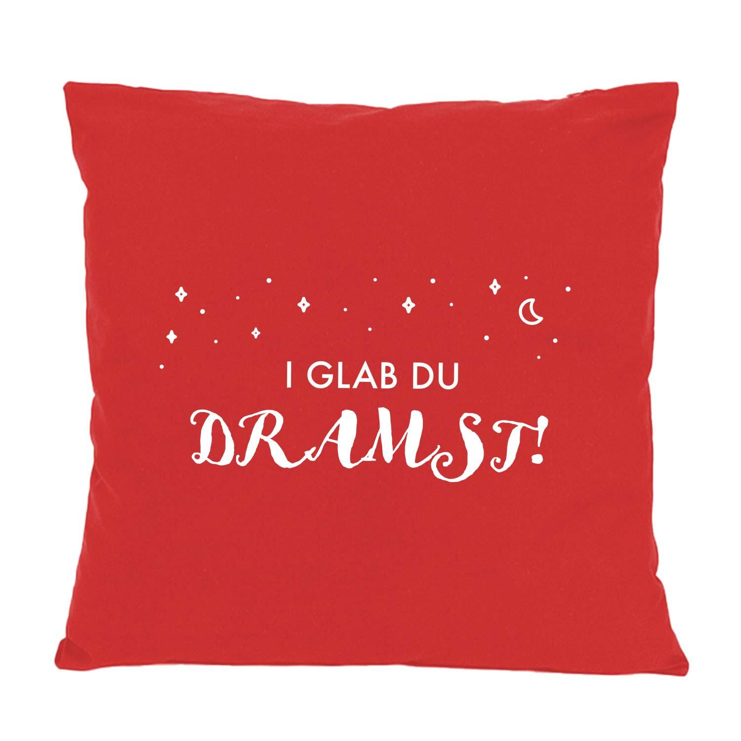 Rotes Kissen "I glab du dramst!" mit weißem Schriftzug und kleinen Sternen, Halbmonden und Punkten als Deko.